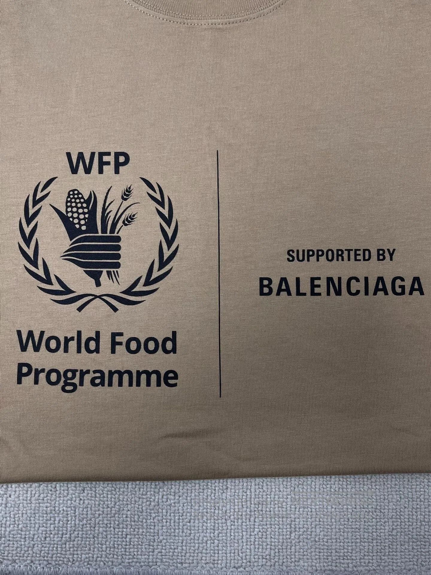 Balenciaga Balenciaga x WFP Logo Round Neck T. Size US S / EU 44-46 / 1 - 3 Thumbnail