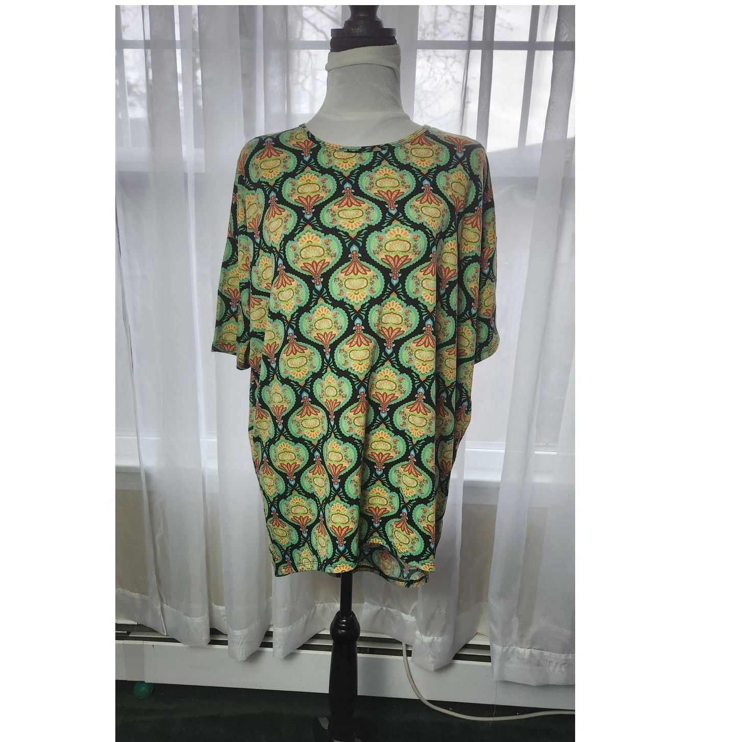 Other LuLaRoe Women's Size Small Top Green, Black & Red Geometric Size S / US 4 / IT 40 - 1 Thumbnail