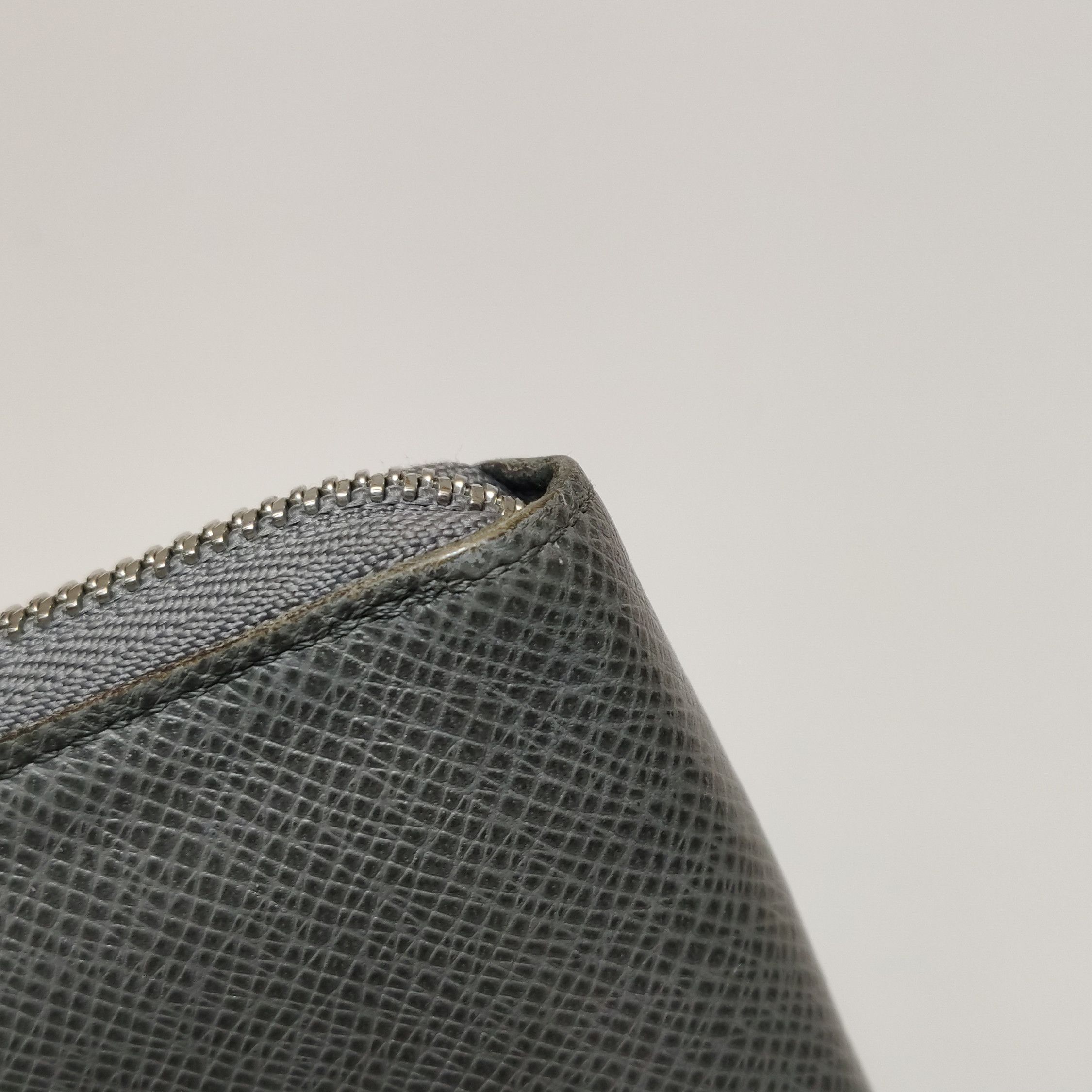 Louis Vuitton Louis Vuitton (LV) Zippy Cowhide Solid Zip Around Wallet -y Size ONE SIZE - 9 Thumbnail