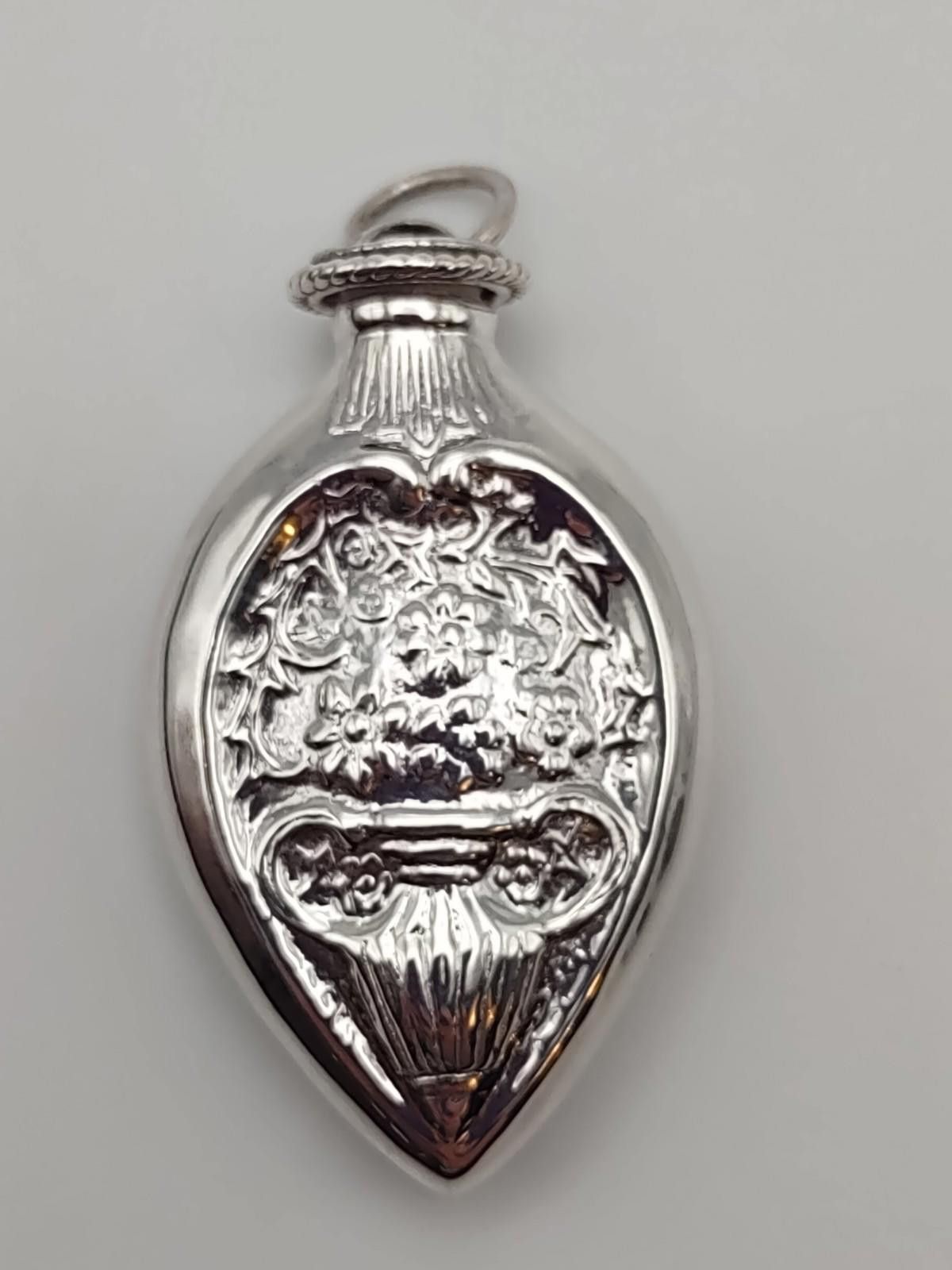 The Unbranded Brand Vintage Thai 925 Sterling Memorial Keepsake Pendant Size ONE SIZE - 2 Thumbnail