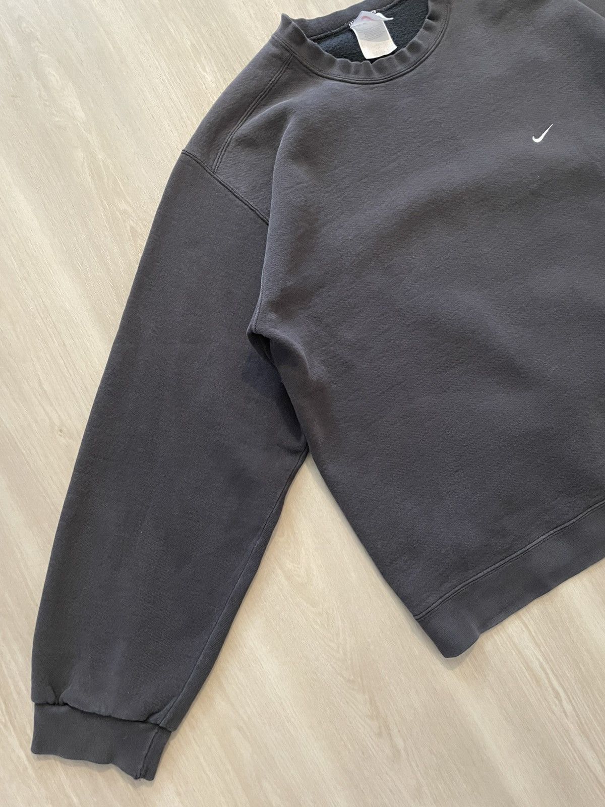 Nike Vintage 90s Nike Swoosh Embroidered Black Crewneck XL Size US XL / EU 56 / 4 - 7 Thumbnail