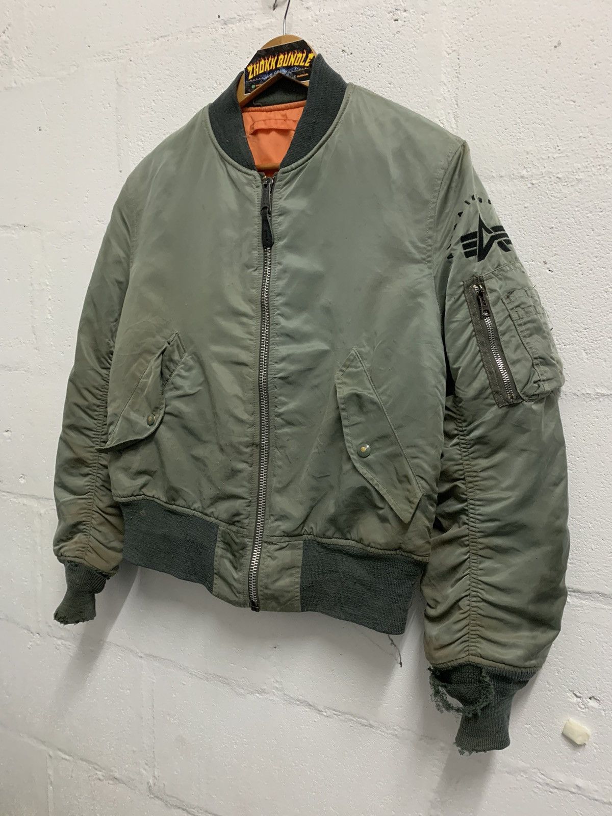 Alpha Industries Vintage Alpha Industries Riversible Distressed Bomber Jacket Size US L / EU 52-54 / 3 - 2 Thumbnail
