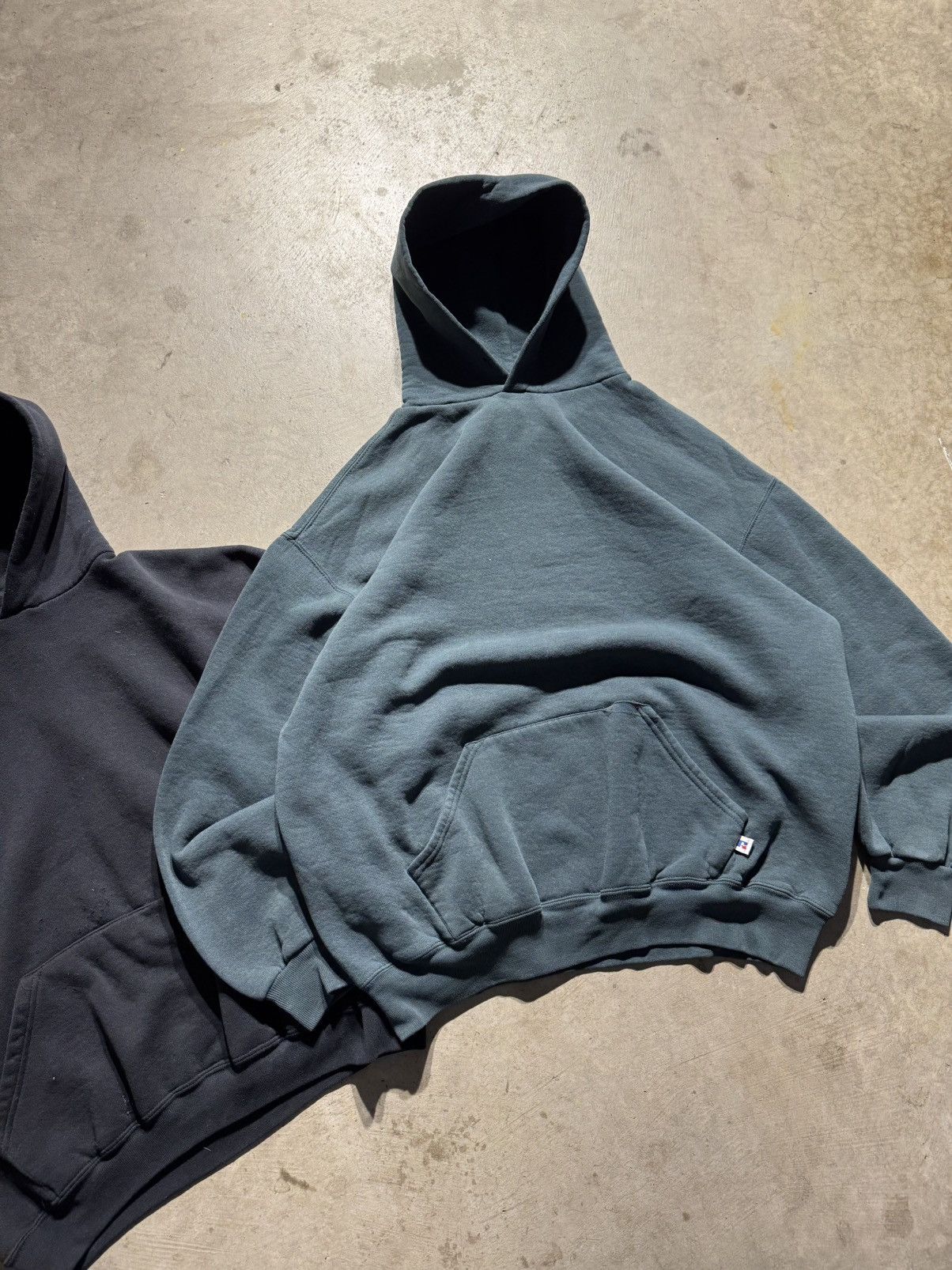 Akimbo Club × Russell Athletic × Vintage Vintage 90s Russell Athletic Blank Faded Green Hoodie Size US XL / EU 56 / 4 - 1 Thumbnail