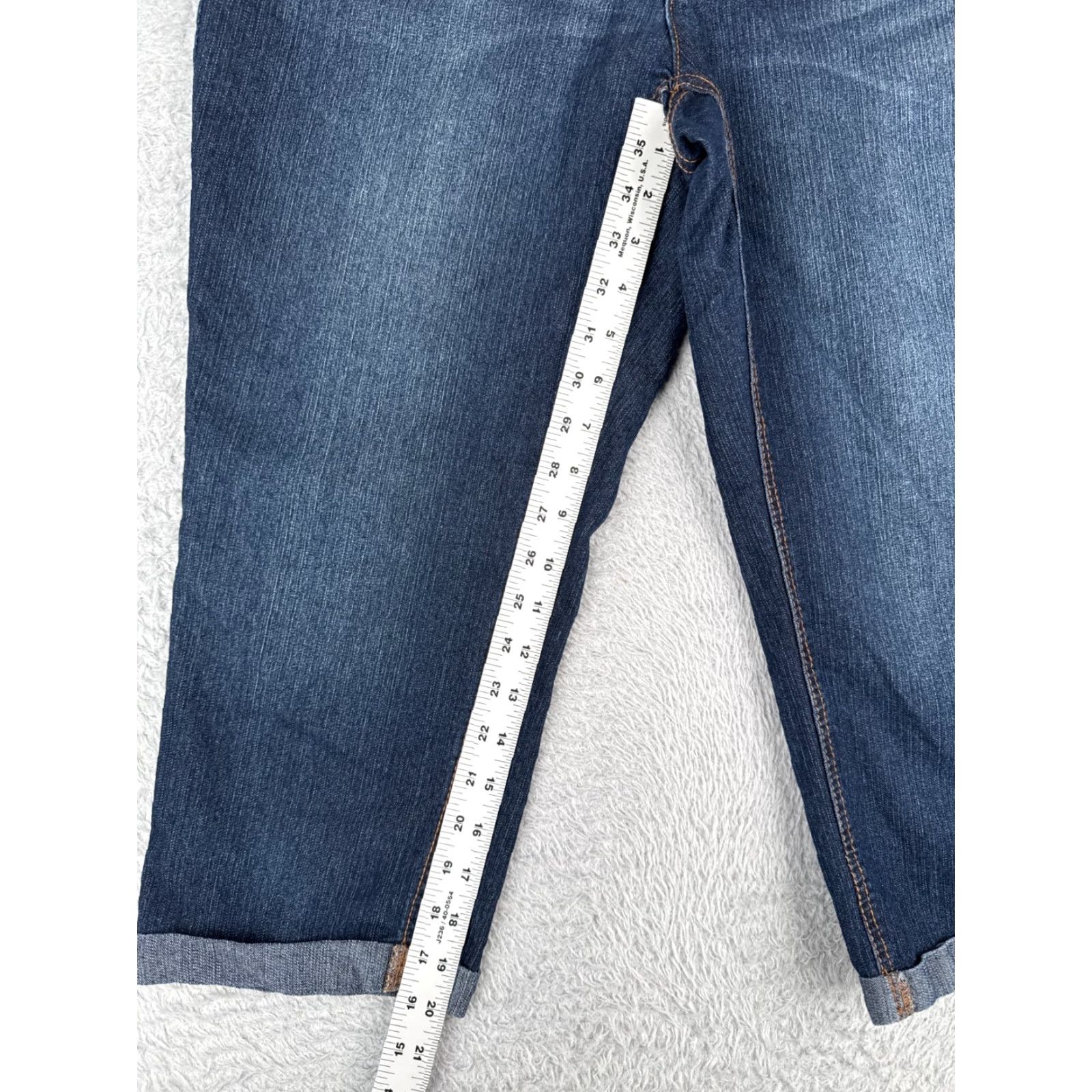 Faded Glory Faded Glory Jeans Womens 12 Blue Denim Capri Rolled Hem Cotton Blend 32x21 Jeans Capri Women Blue 32 12 Vintage? No. Size 34" / US 12 / IT 48 - 7 Thumbnail