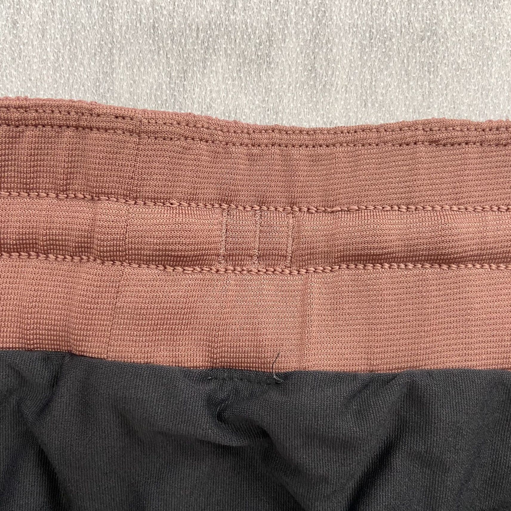 Lululemon Lululemon T.H.E. Short Shorts Mens S Twilight Rose Lined Pockets Activewear 8.5in Inseam Athletic Logo Hand Pocket S Men Size US 29 - 6 Thumbnail