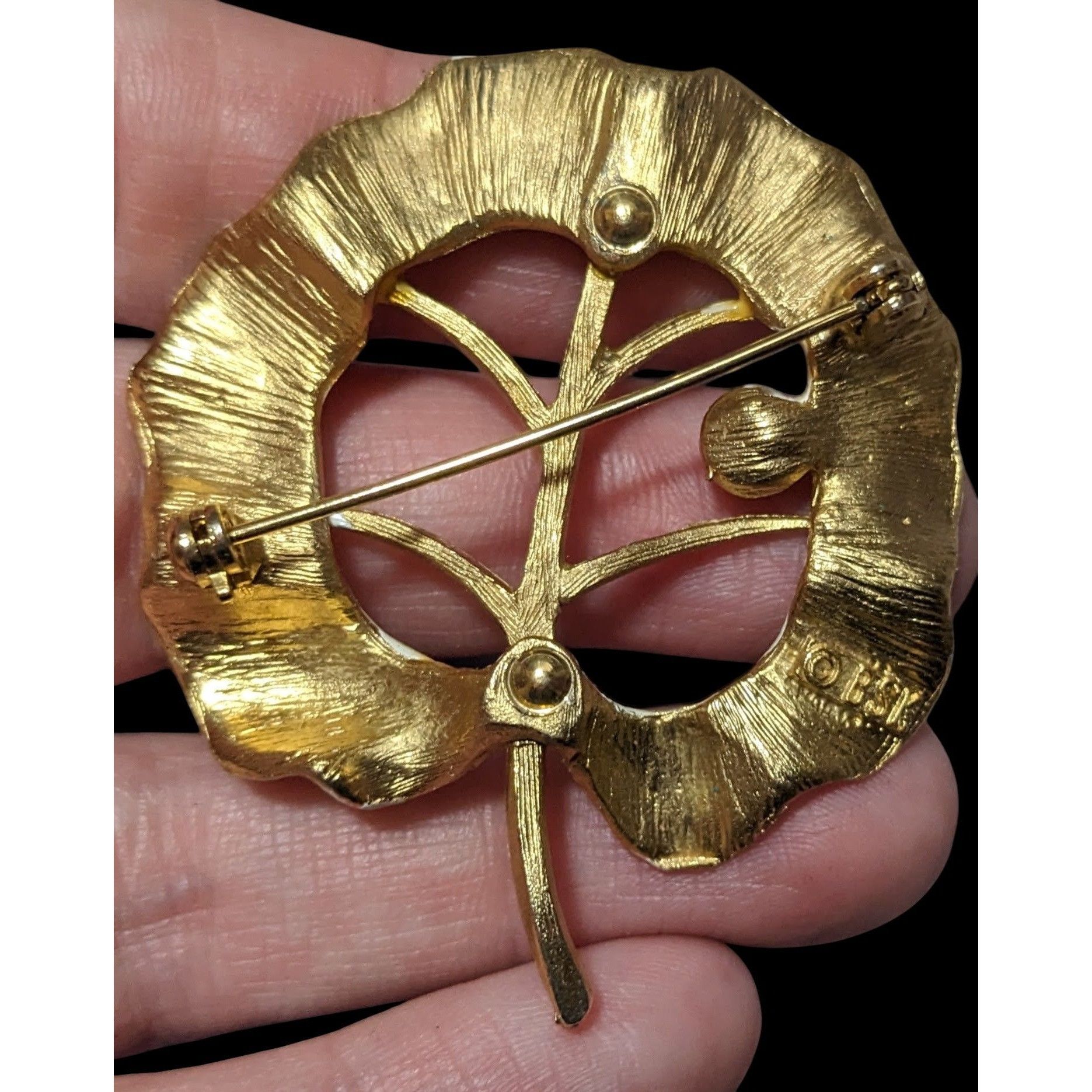 Other Vintage BSK Cream And Gold Tone Leaf Brooch Size ONE SIZE - 2 Thumbnail