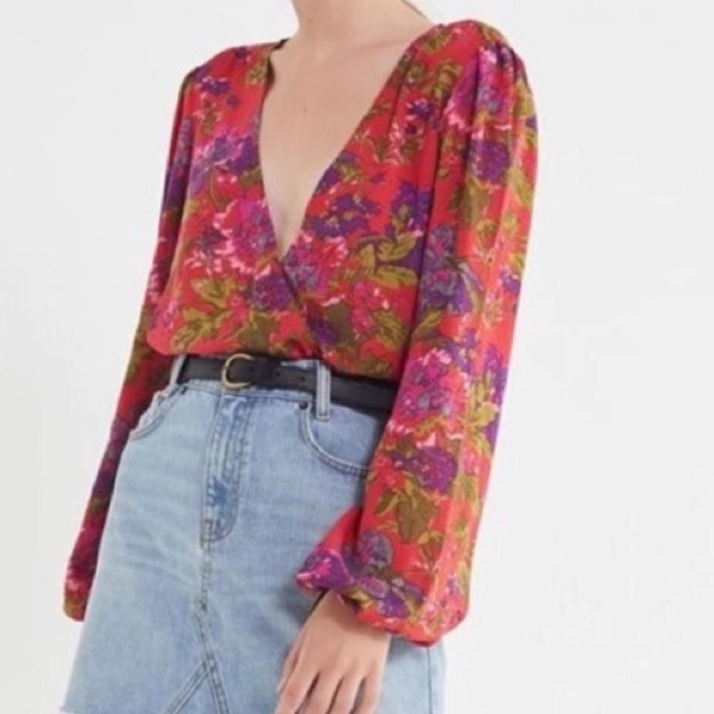 Urban Outfitters Urban Outfitter l Georgie Surplice Floral Blouse Size Small Size S / US 4 / IT 40 - 11 Thumbnail