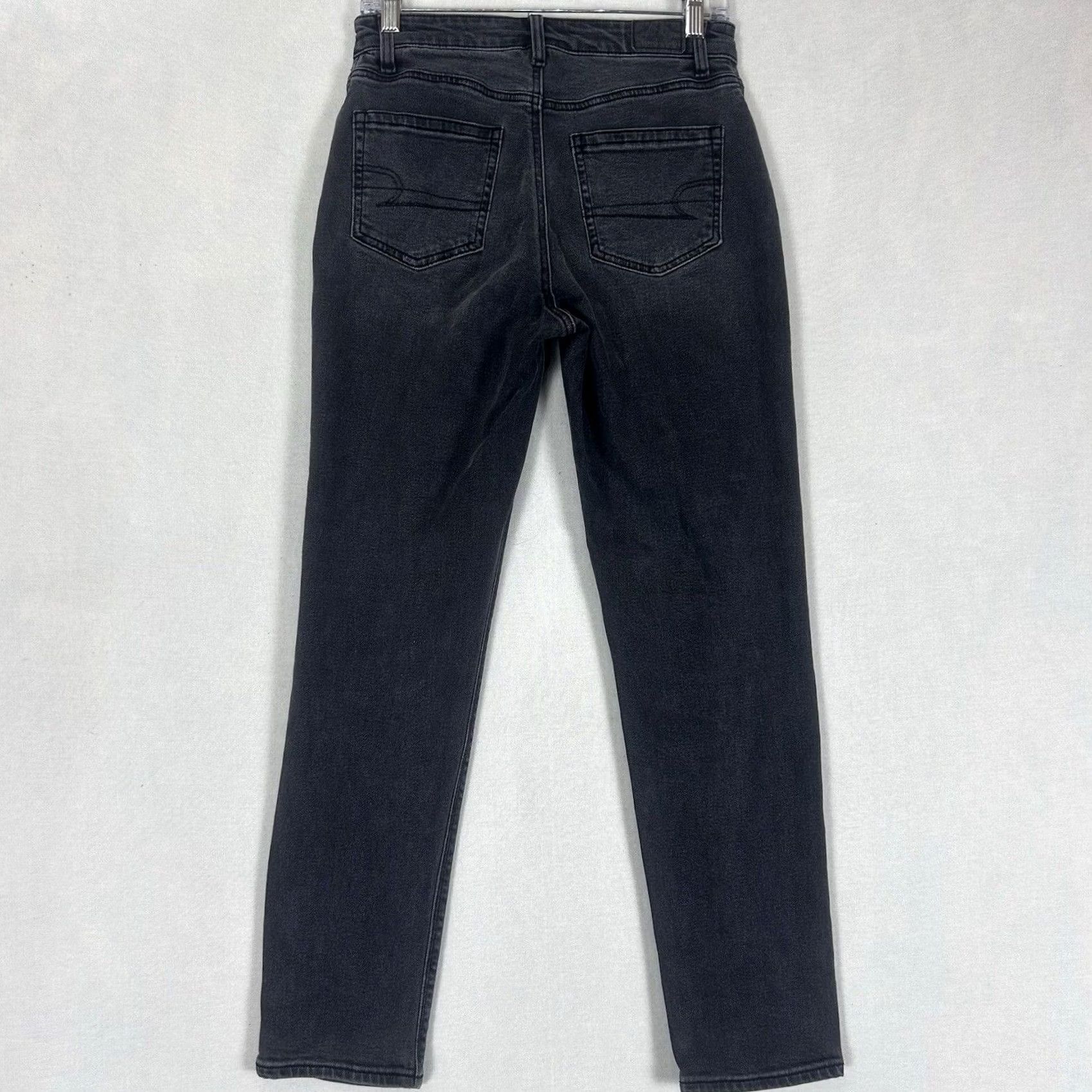 American Eagle Outfitters American Eagle Outfitters High Rise Mom Jeans Black Denim Size 2 Regular Inseam 28in Button Zip Distressed Womens Jeans Size 26" / US 2 / IT 38 - 6 Thumbnail