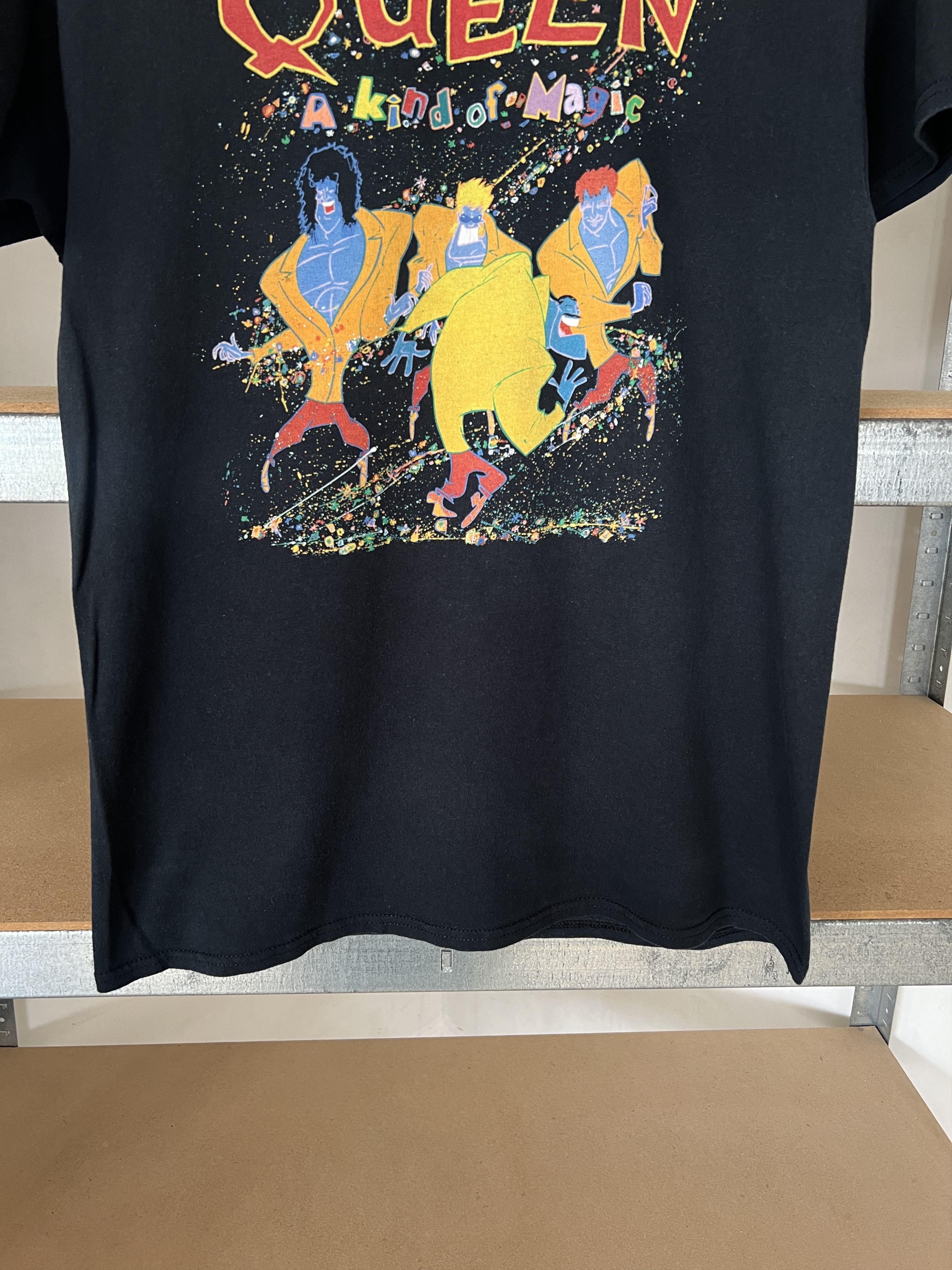 Band Tees Vintage 2000s Queen A Kind of Magic Rock Band T-shirt Size US M / EU 48-50 / 2 - 11 Thumbnail