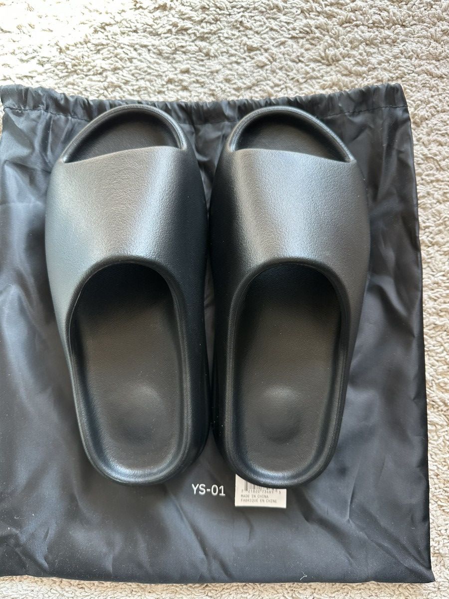Yeezy Yeezy Slide YS-01 Black Size US 8 / EU 41 - 1 Thumbnail