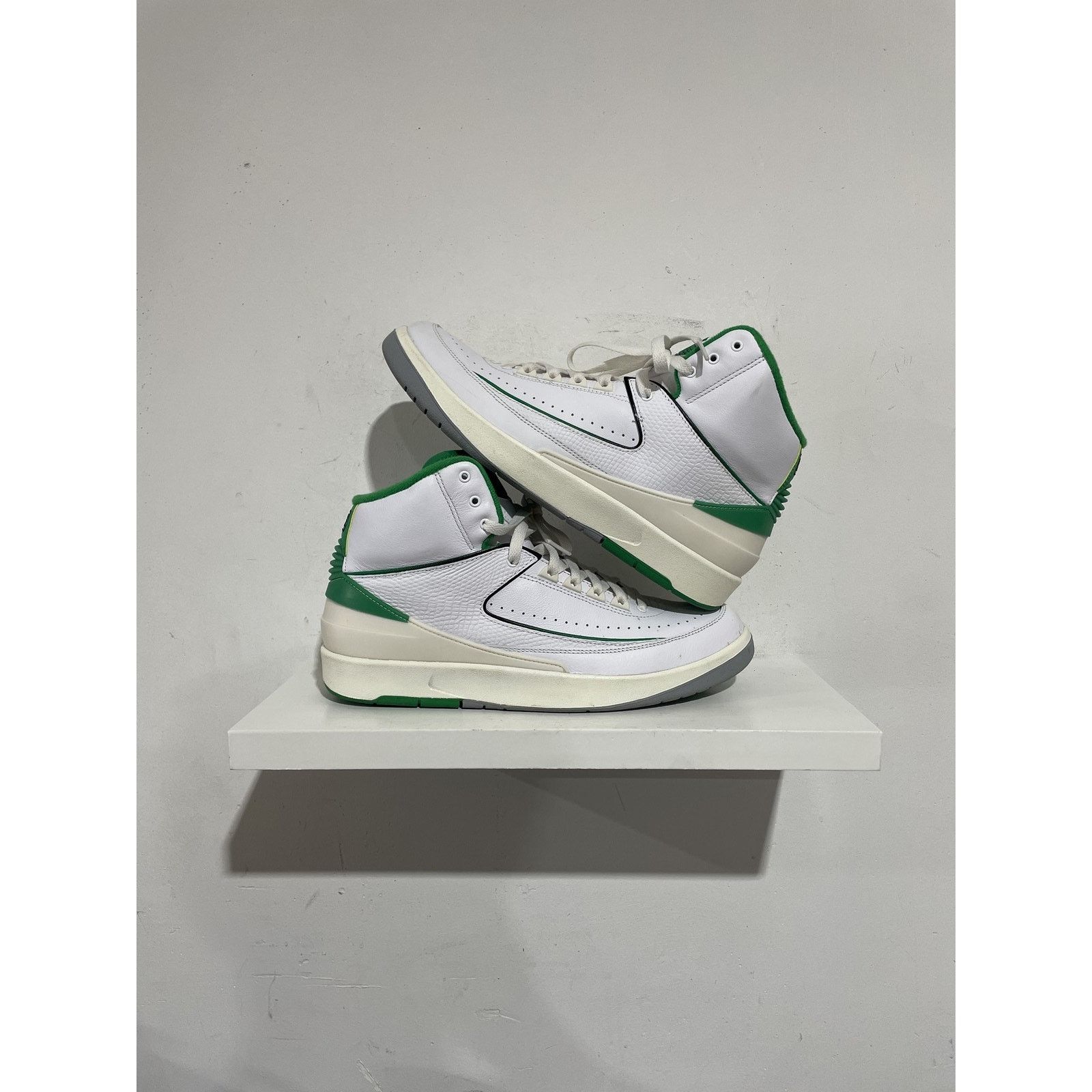 Jordan Brand NIKE JORDAN 2 LUCKY GREEN SIZE 11 PREOWNED Size US 11 / EU 44 - 1 Thumbnail