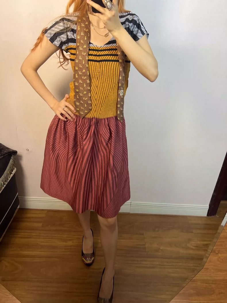 Issey Miyake Issey Miyake size:2 Red striped skirt Size 42" / US 20 - 8 Thumbnail