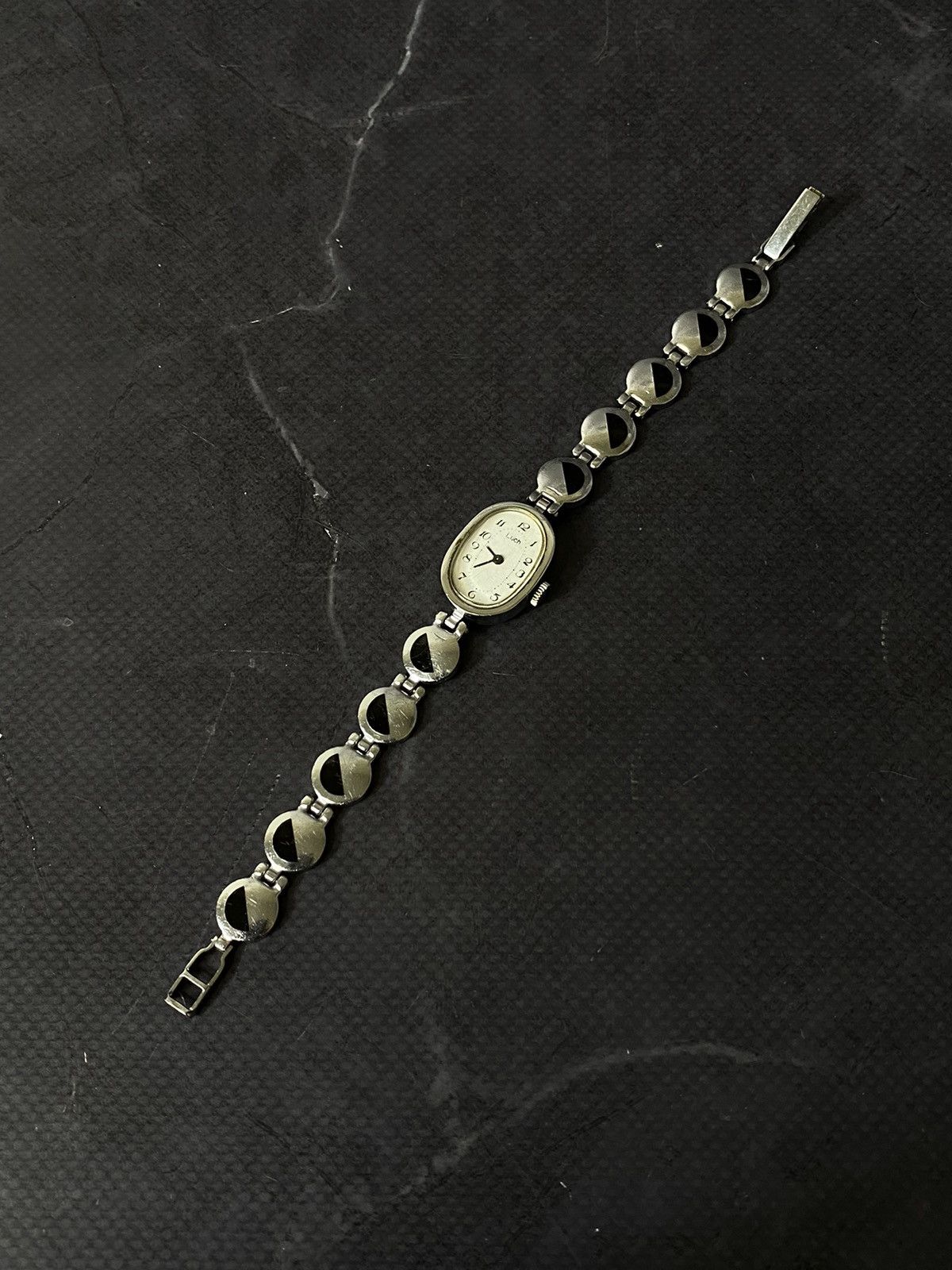 Japanese Brand Vintage Luch Watch USSR Women's Silver Bracelet Size ONE SIZE - 1 Thumbnail
