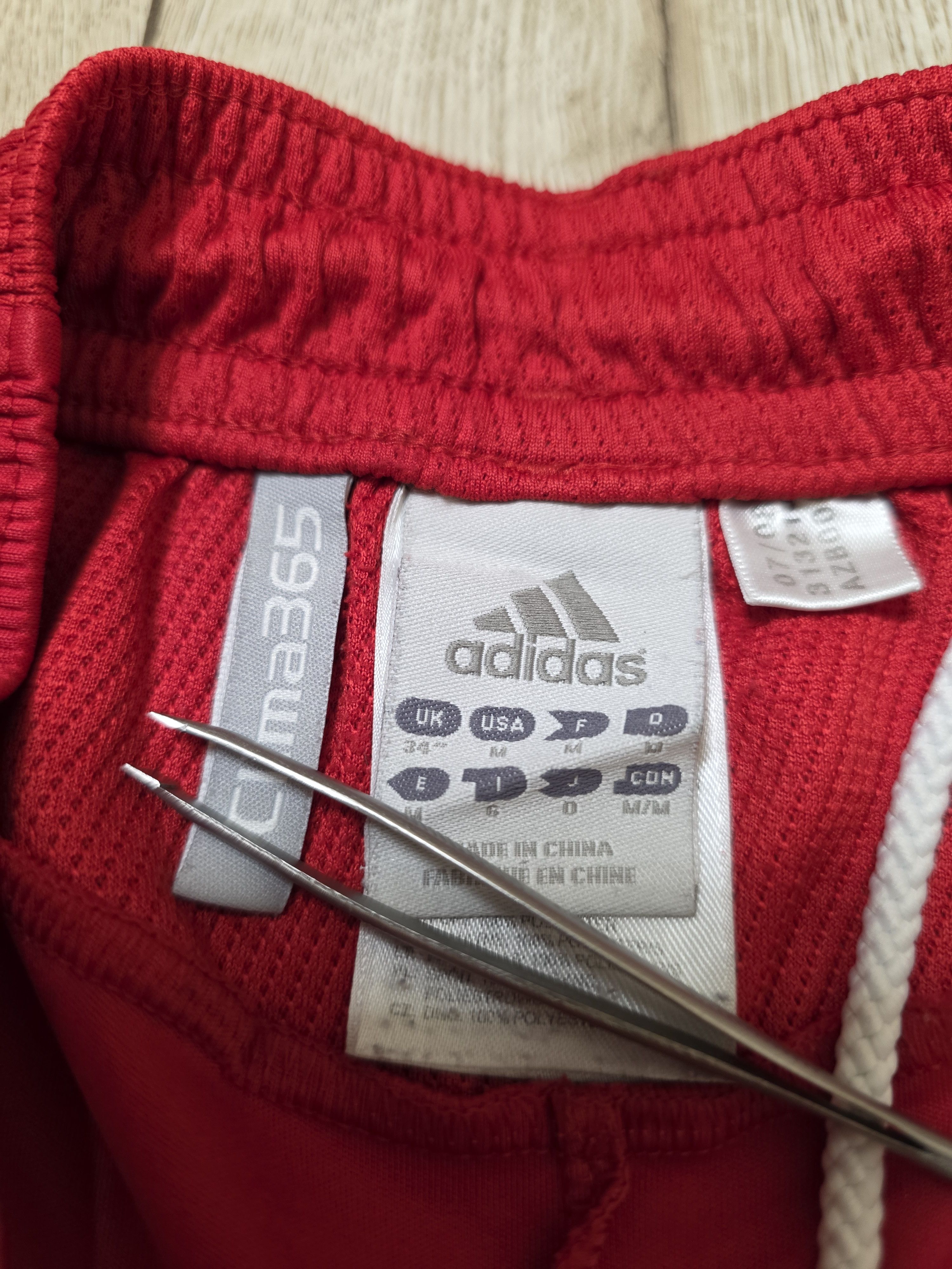 Adidas LIVERPOOL 2008 HOME VINTAGE FOOTBALL SHORTS SOCCER SHORTS Size US 32 / EU 48 - 6 Thumbnail