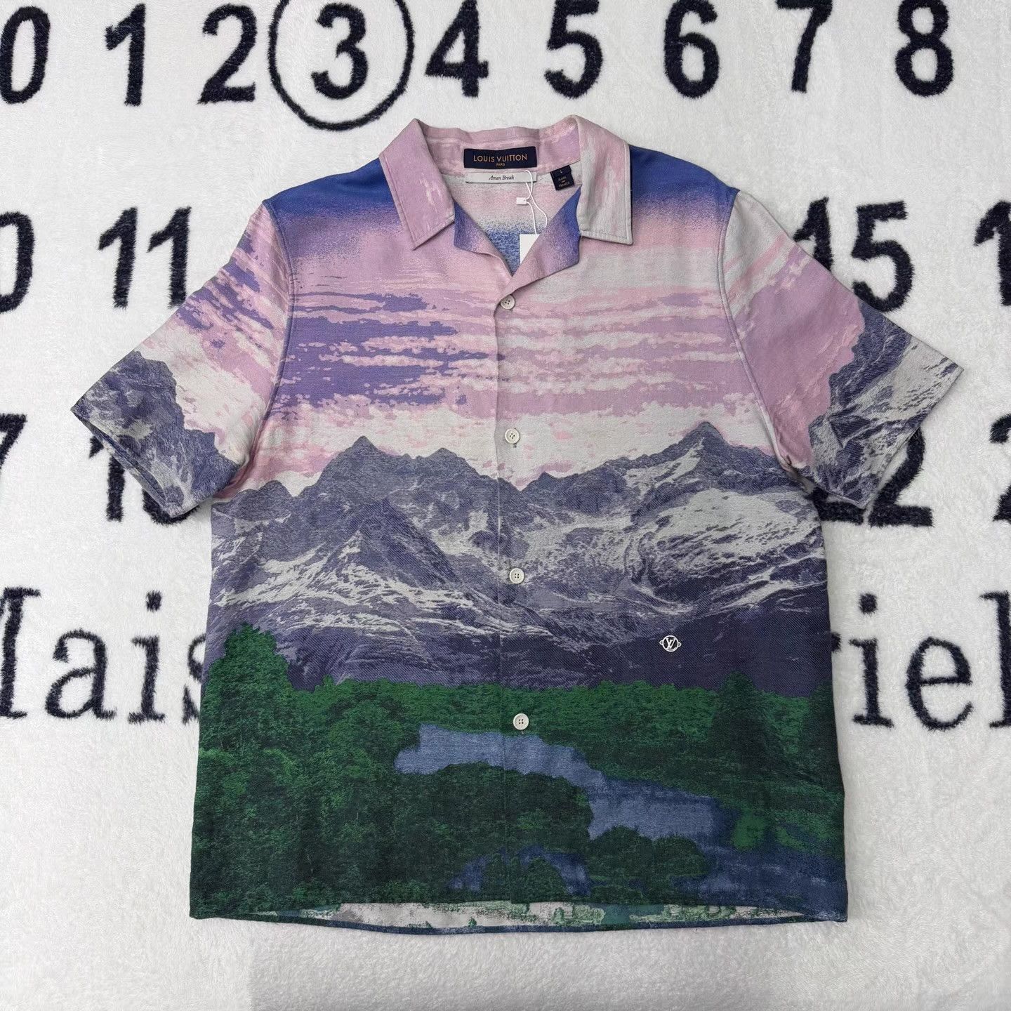 Louis Vuitton LV Runway Landscape Print Short Sleeve Shirt。 Q10 Size US L / EU 52-54 / 3 - 1 Thumbnail
