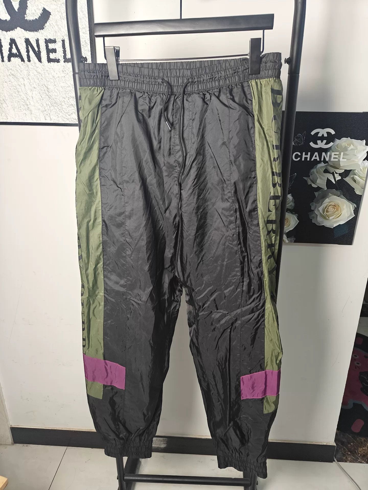 Burberry Burberry Nylon Pants in Excellent Condition Size US 32 / EU 48 - 1 Thumbnail