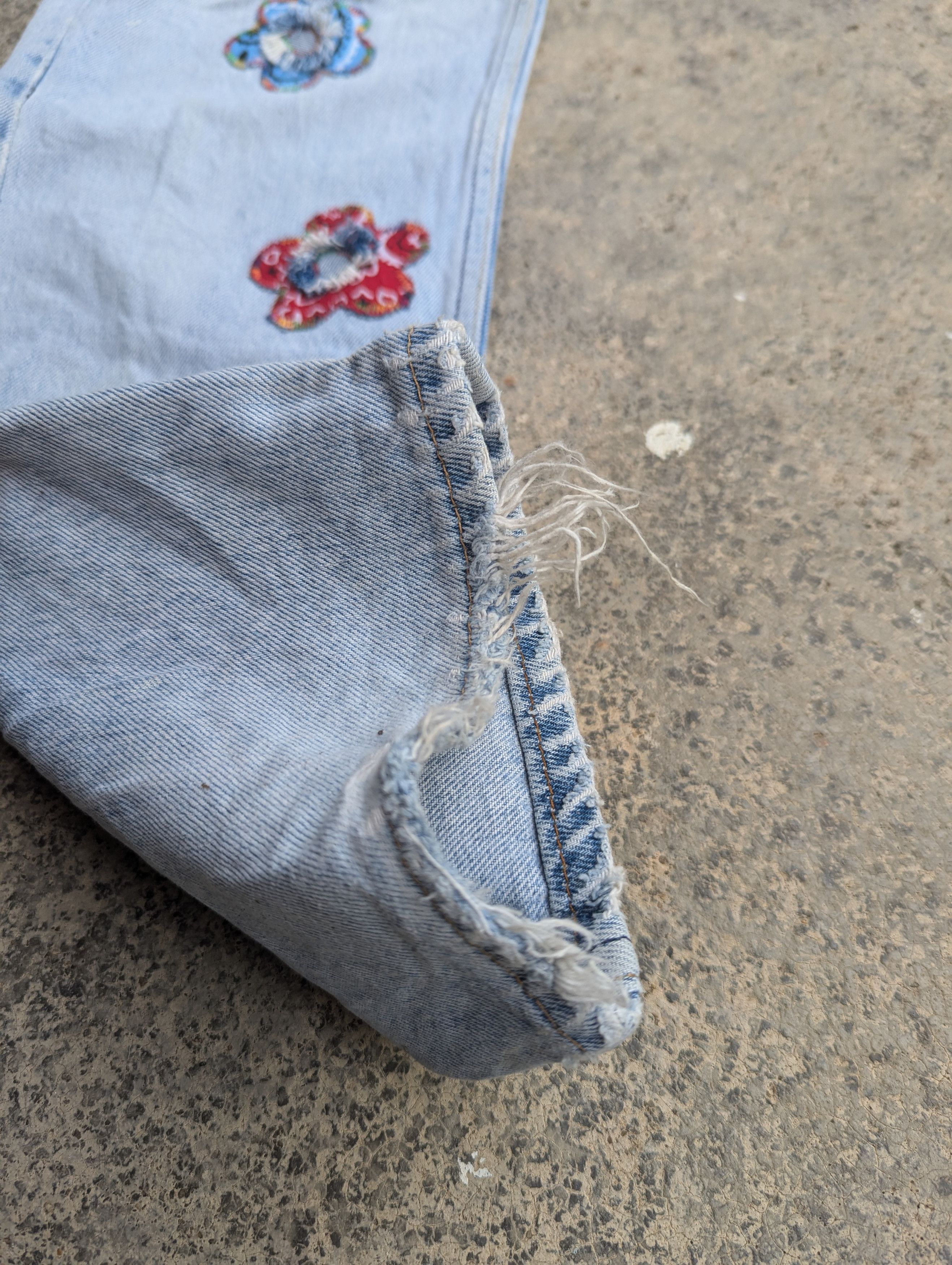 Levi's Vintage Levis 501 Custom Made Flower Patches Size US 31 - 8 Thumbnail