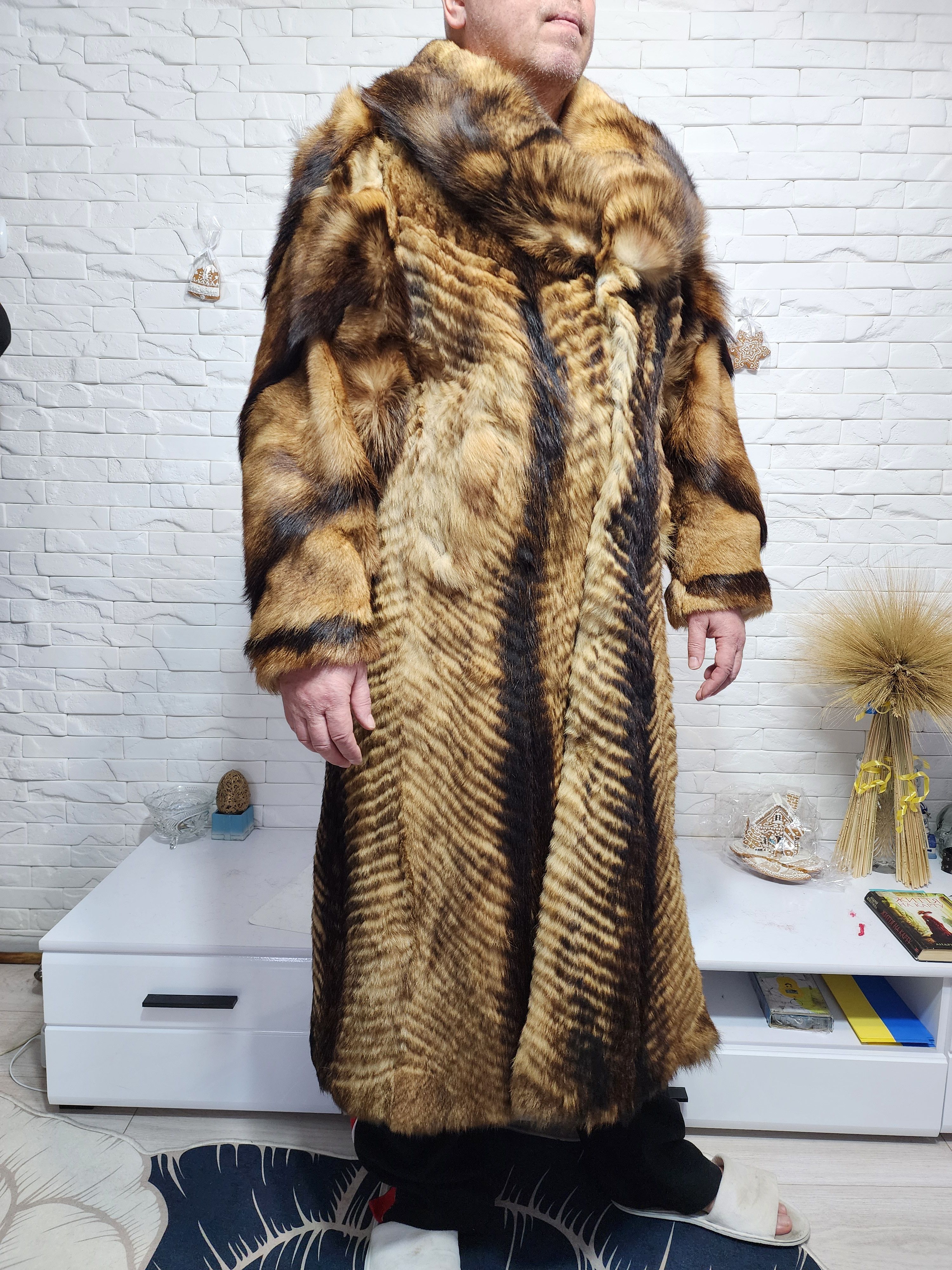 Berghaus Long Brown Fur Coat: Undyed Fur, Metal Snaps Closure Size US L / EU 52-54 / 3 - 3 Thumbnail