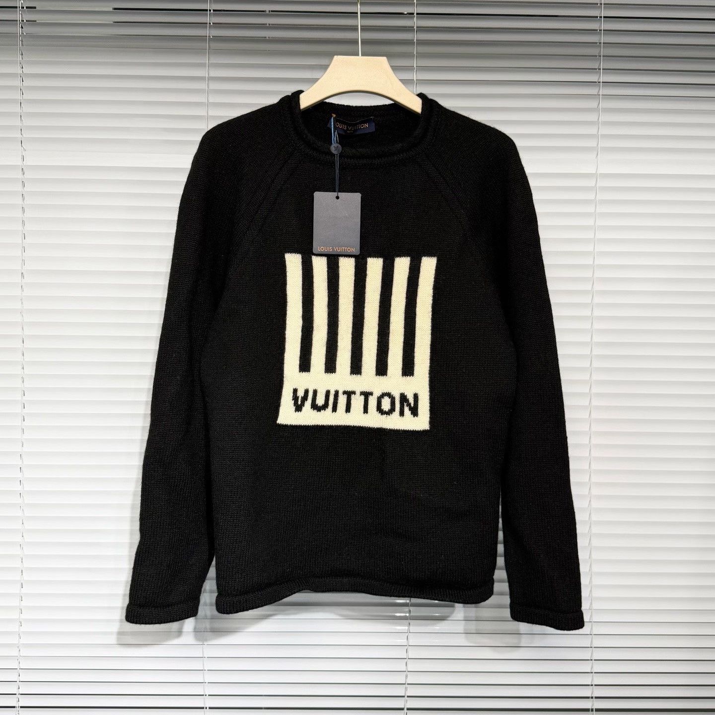 Louis Vuitton LV Black Knit Sweater M Size Size US M / EU 48-50 / 2 - 1 Thumbnail