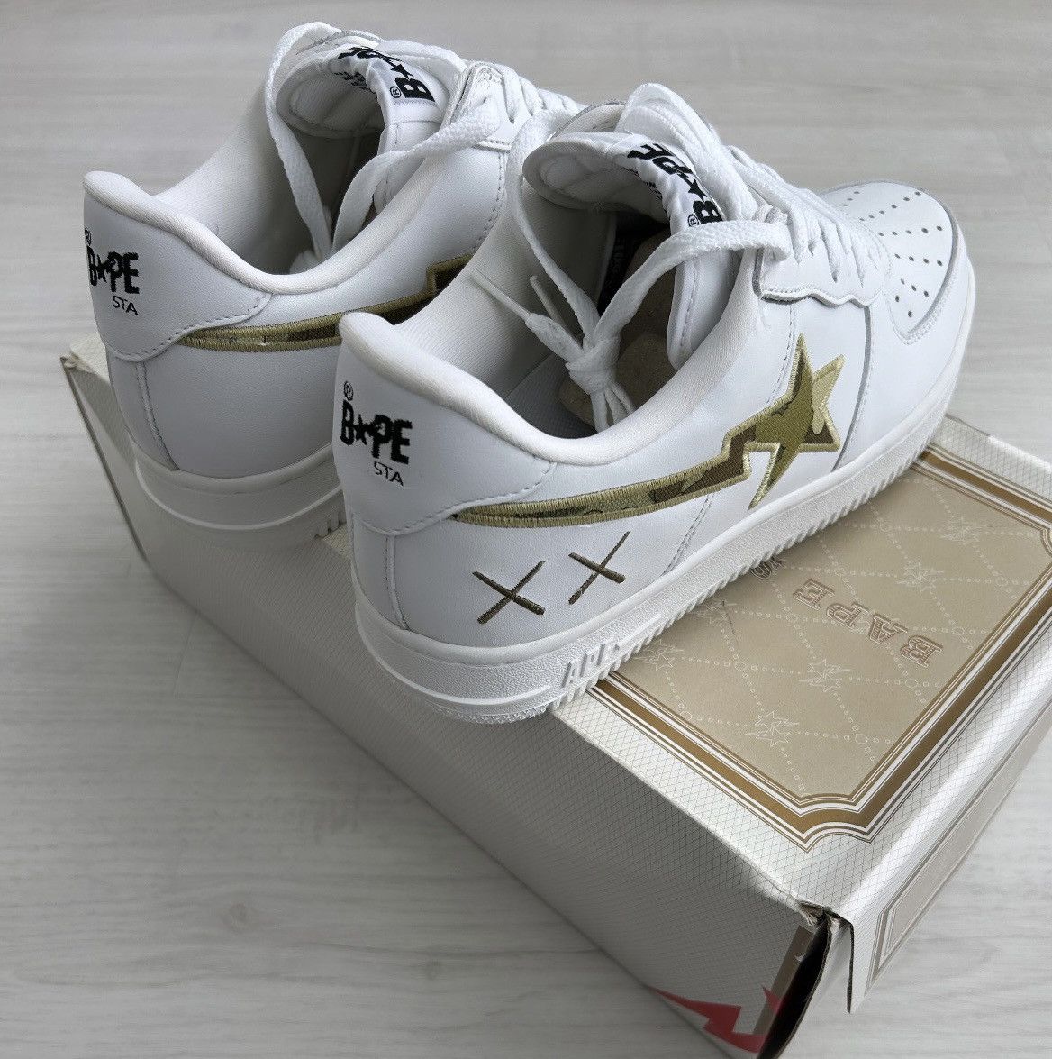 Bape × Kaws VERY RARE OG 2005 A BATHING APE X KAWS CLOUD BAPESTA Size US 10 / EU 43 - 7 Thumbnail