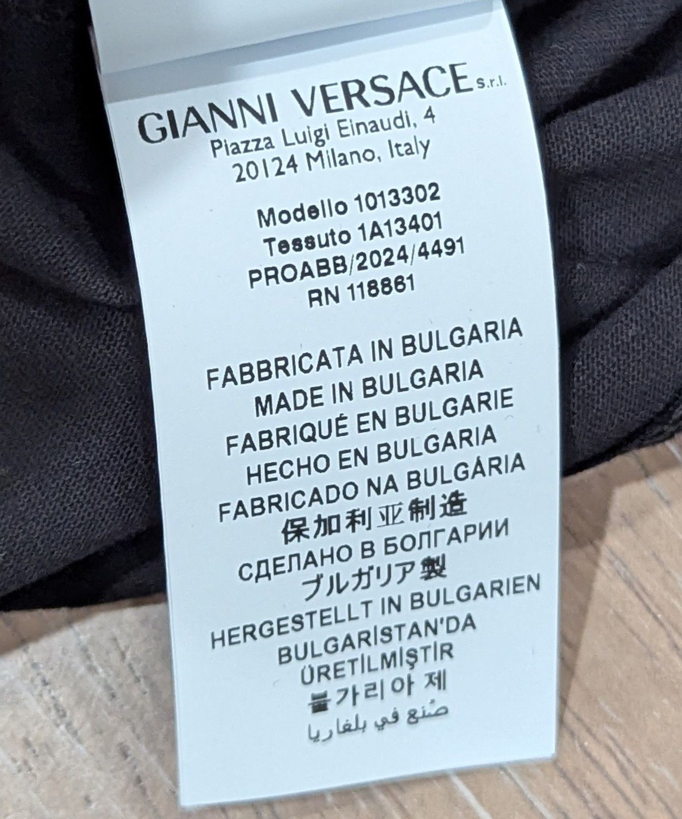 Versace VERSACE Chain Logo Crewneck T-Shirt Black/Gold Large Size US L / EU 52-54 / 3 - 5 Thumbnail