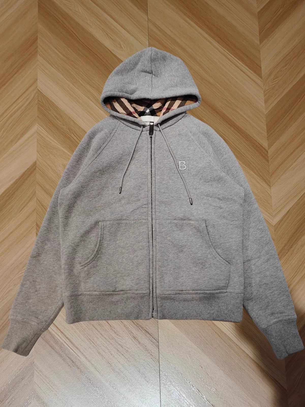 Burberry Burberry like new zip jacket M unisex Size M / US 6-8 / IT 42-44 - 1 Thumbnail