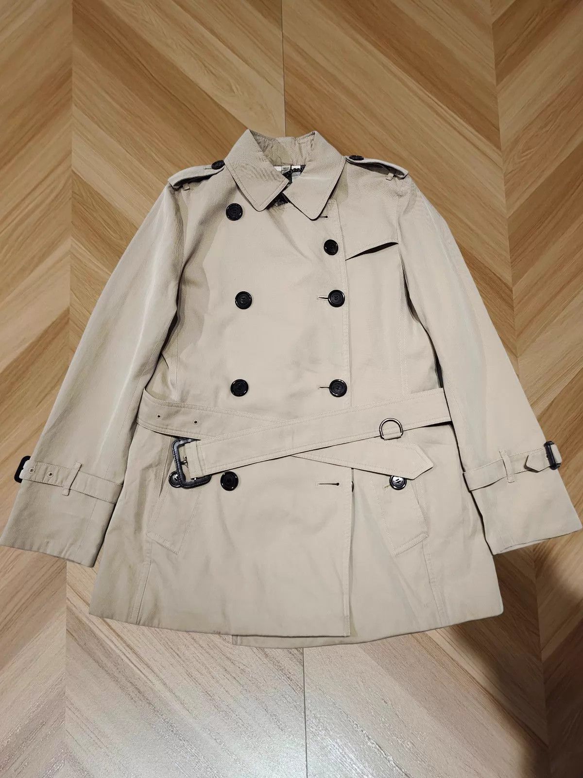Burberry Burberry Belted Notch Lapel Solid Trench Coat S Size S / US 4 / IT 40 - 1 Thumbnail