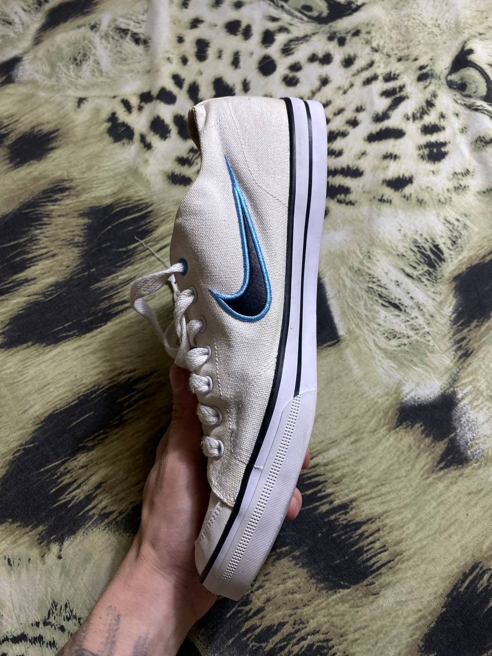 Nike Nike 9 US Men Sneakers Athletic Shoes White / Blue Capri Size US 9 / EU 42 - 17 Thumbnail