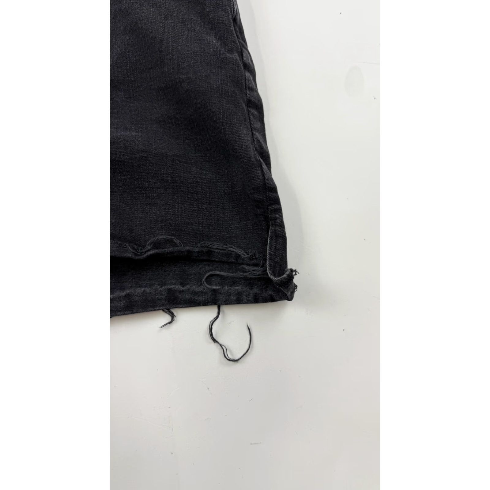 Madewell Madewell Skirt Womens 26 Black Denim High Rise Raw Hem Frayed Mini Casual Size 26" / US 2 / IT 38 - 2 Thumbnail