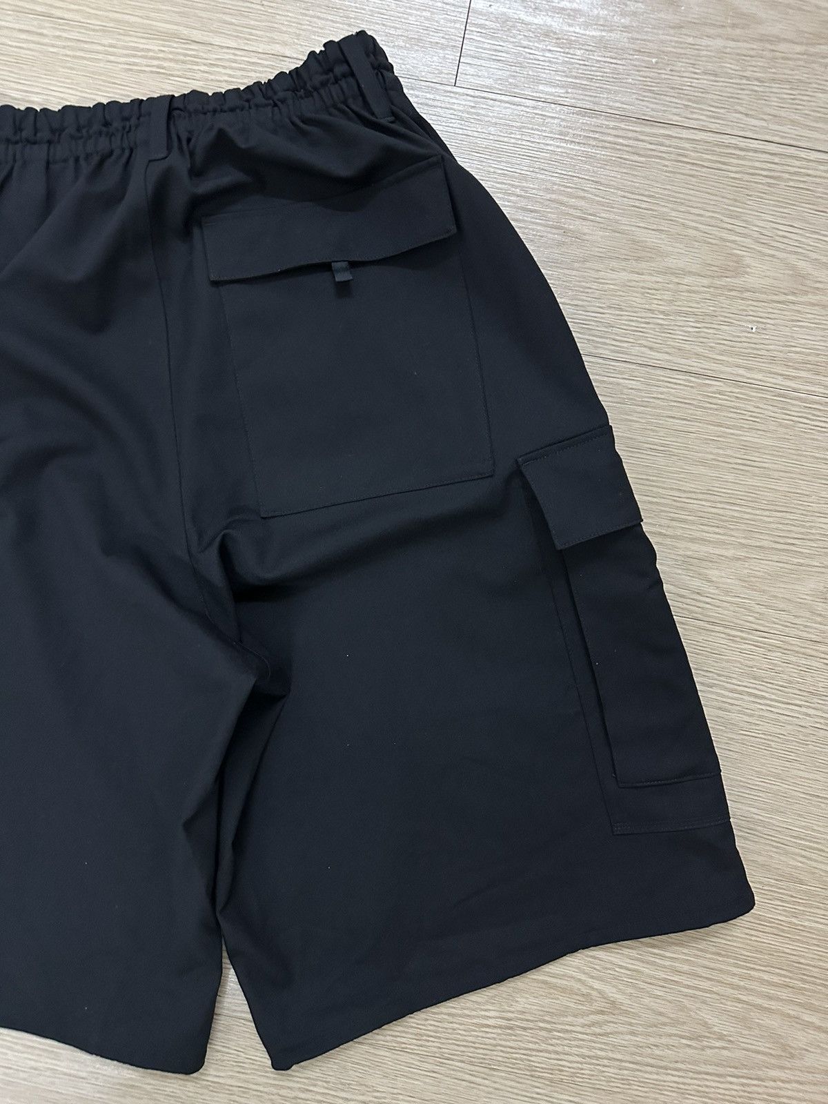 Y-3 × Yohji Yamamoto Yohji Yamamoto Y-3 Wide-Leg Wool-Blend Twill Cargo Shorts Size US 30 / EU 46 - 11 Thumbnail