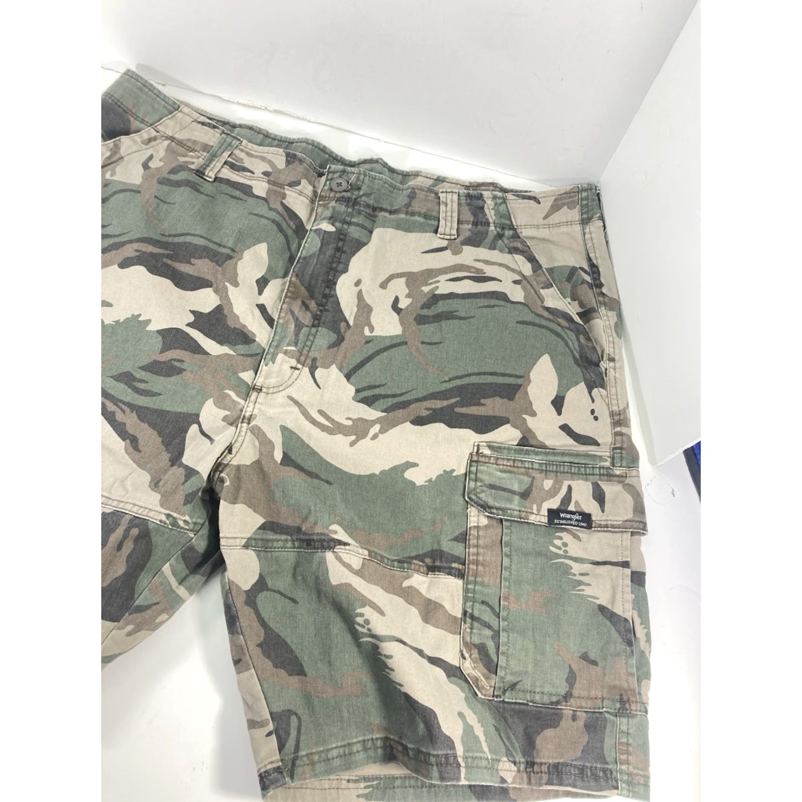 Wrangler VINTAGE Wrangler Camo Cargo Shorts Mens 42X12 Classic Relaxed Fit Camouflage Cotton Size US 42 / EU 58 - 2 Thumbnail