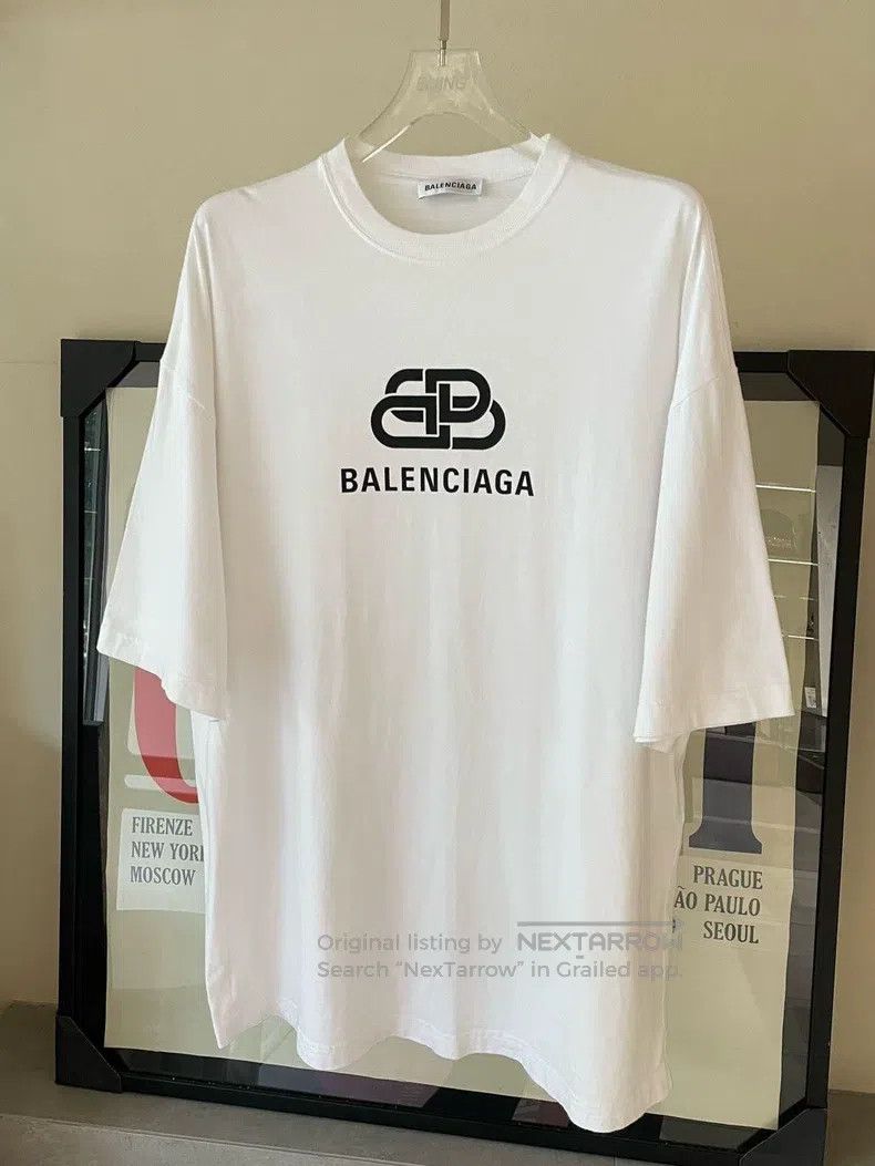 Balenciaga Balenciaga White lock logo chest printed letter short-slee Size US S / EU 44-46 / 1 - 1 Thumbnail