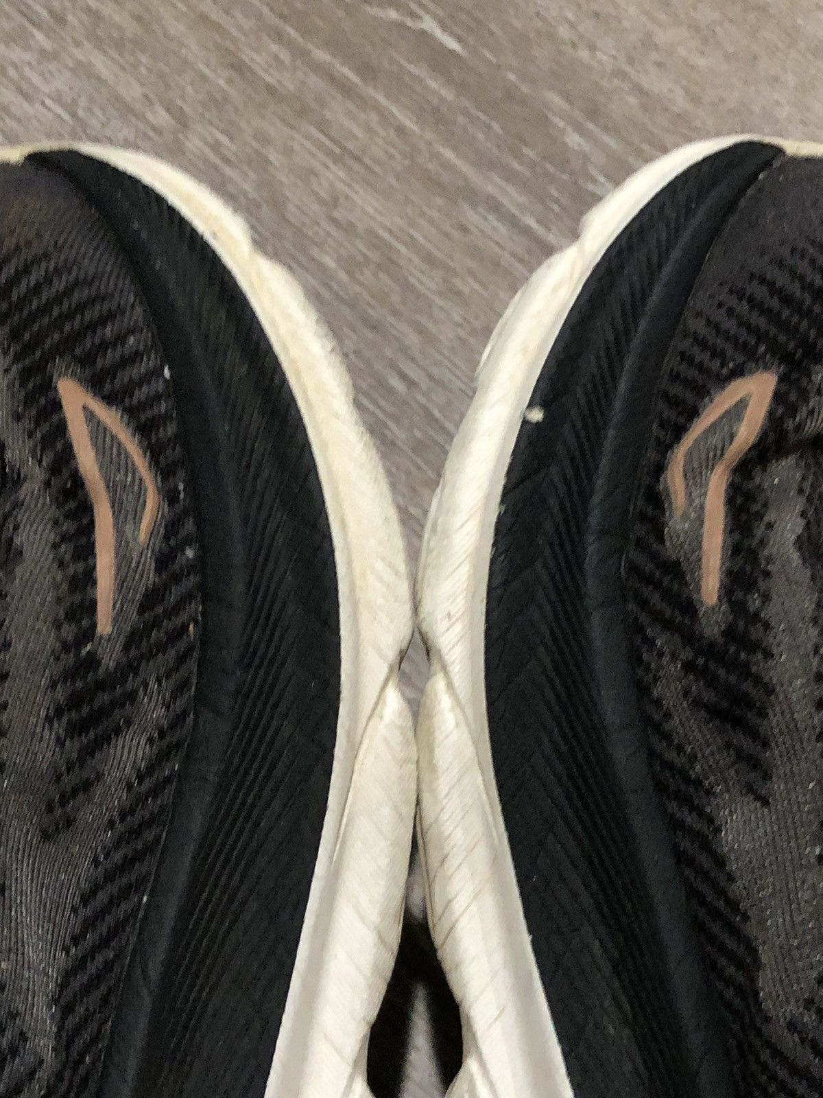 Hoka Hoka One One Clifton 9 Shoes Womens Size 9.5 Black Rose Gold Size US 9.5 / IT 39.5 - 7 Thumbnail