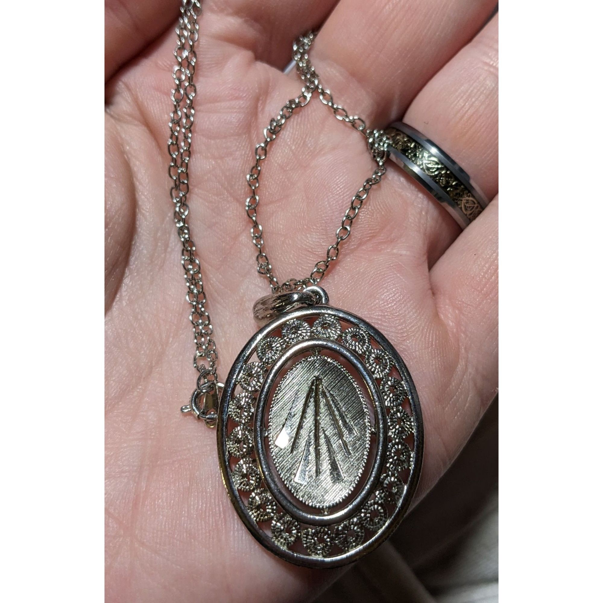 Other Engraved Retro Silver Oval Pendant Necklace Size ONE SIZE - 11 Thumbnail
