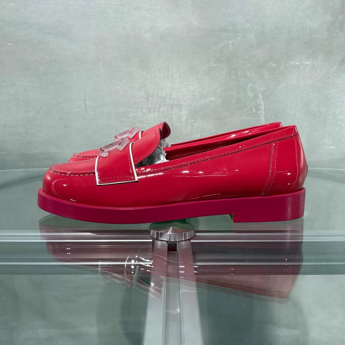 Chanel Chanel Patent Leather Fuchsia Loafer 35.5 Size US 5 / IT 35 - 3 Thumbnail