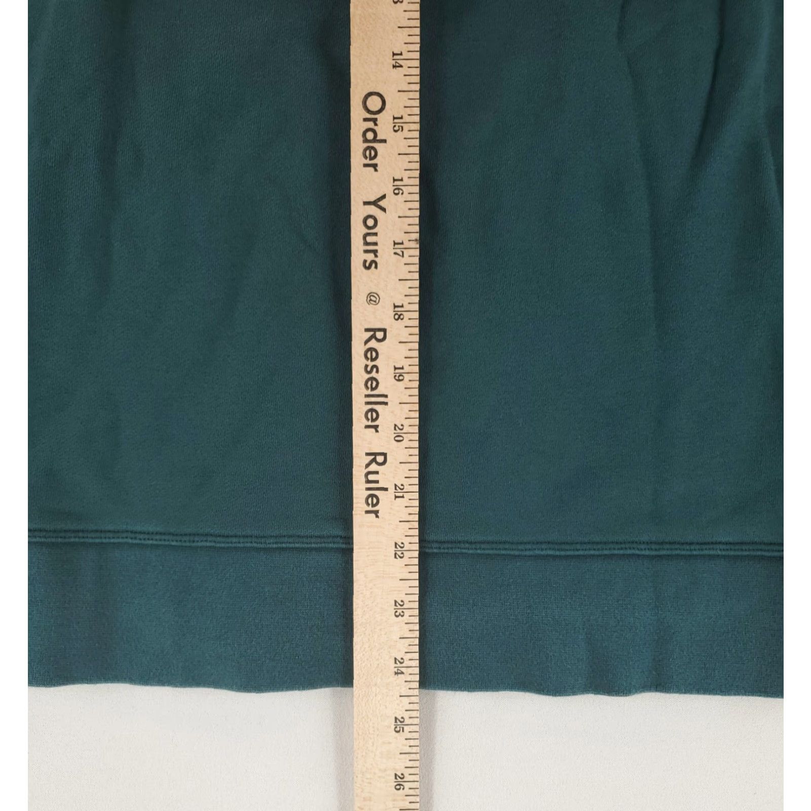 Lululemon Lululemon Sweatshirt Crew Perfectly Oversized Green Womens 6 Womens 6 Crew Sweatshirt Green Lululemon - Note: Small hole sleeve (see pic) Size M / US 6-8 / IT 42-44 - 7 Thumbnail