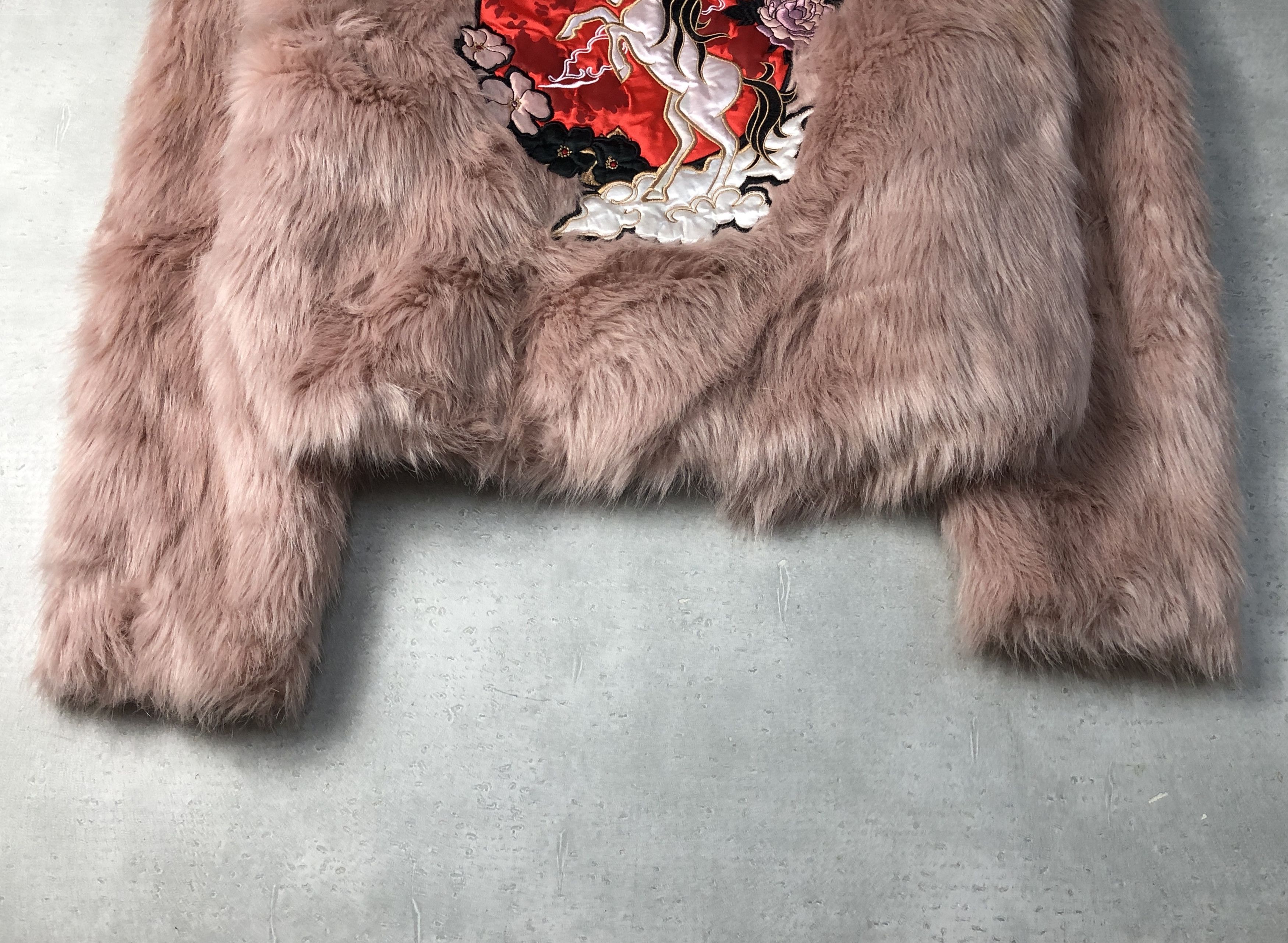 H&M H&M x Nicki Minaj fake fur pegasus jacket 20-3-33 201 Size ONE SIZE - 7 Thumbnail