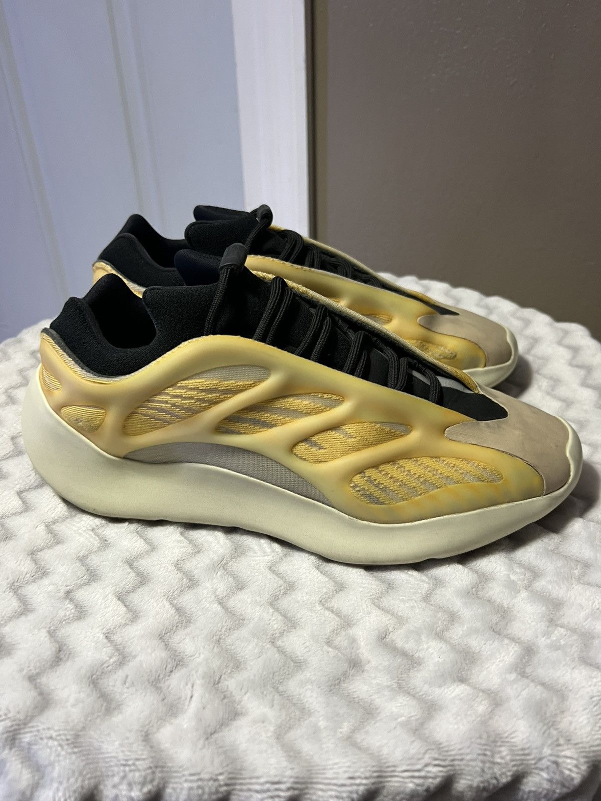 Adidas × Yeezy Yeezy Adidas 700 V3 Mono Safflower 9.5 Size US 9.5 / EU 42-43 - 1 Thumbnail