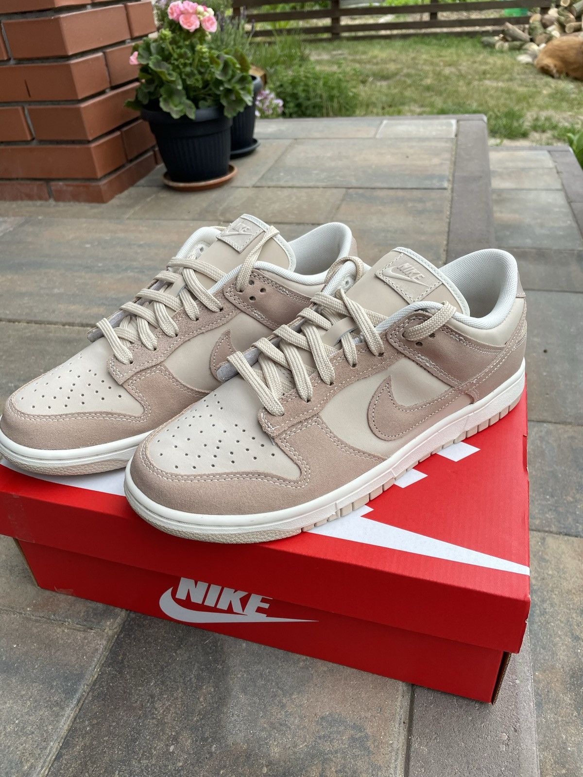 Nike Nike Dunk Low SE 42 Sanddrift Size US 8.5 / EU 41-42 - 1 Thumbnail