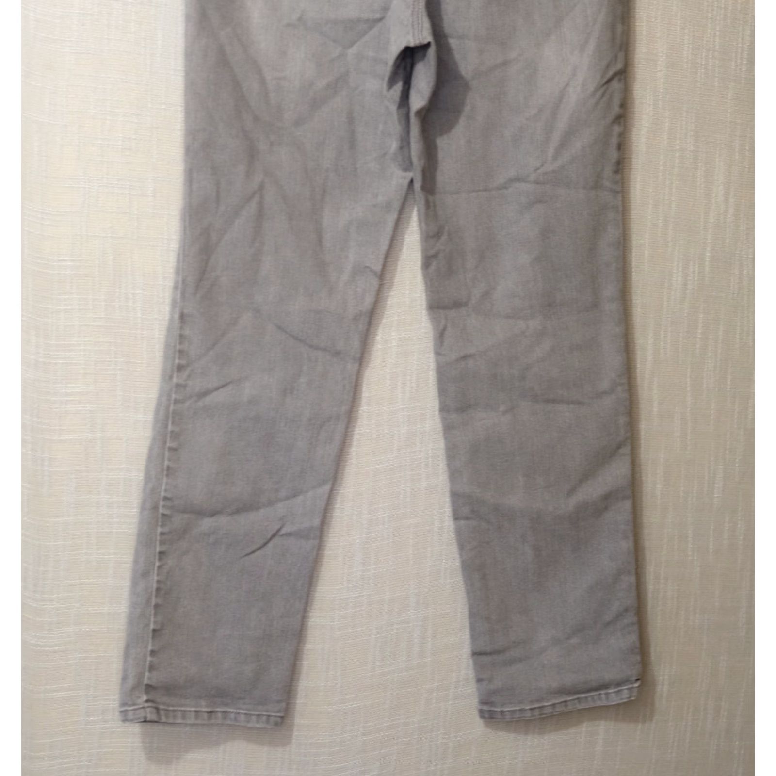 Gloria Vanderbilt Gloria Vanderbilt Amanda Straight Jeans Gray Women's 12 Denim 5-Pocket Regular Waist 33in Inseam 30-1/2in 7-1/2in Leg Open Vintage No Mens/Womens? Size 34" / US 12 / IT 48 - 7 Thumbnail