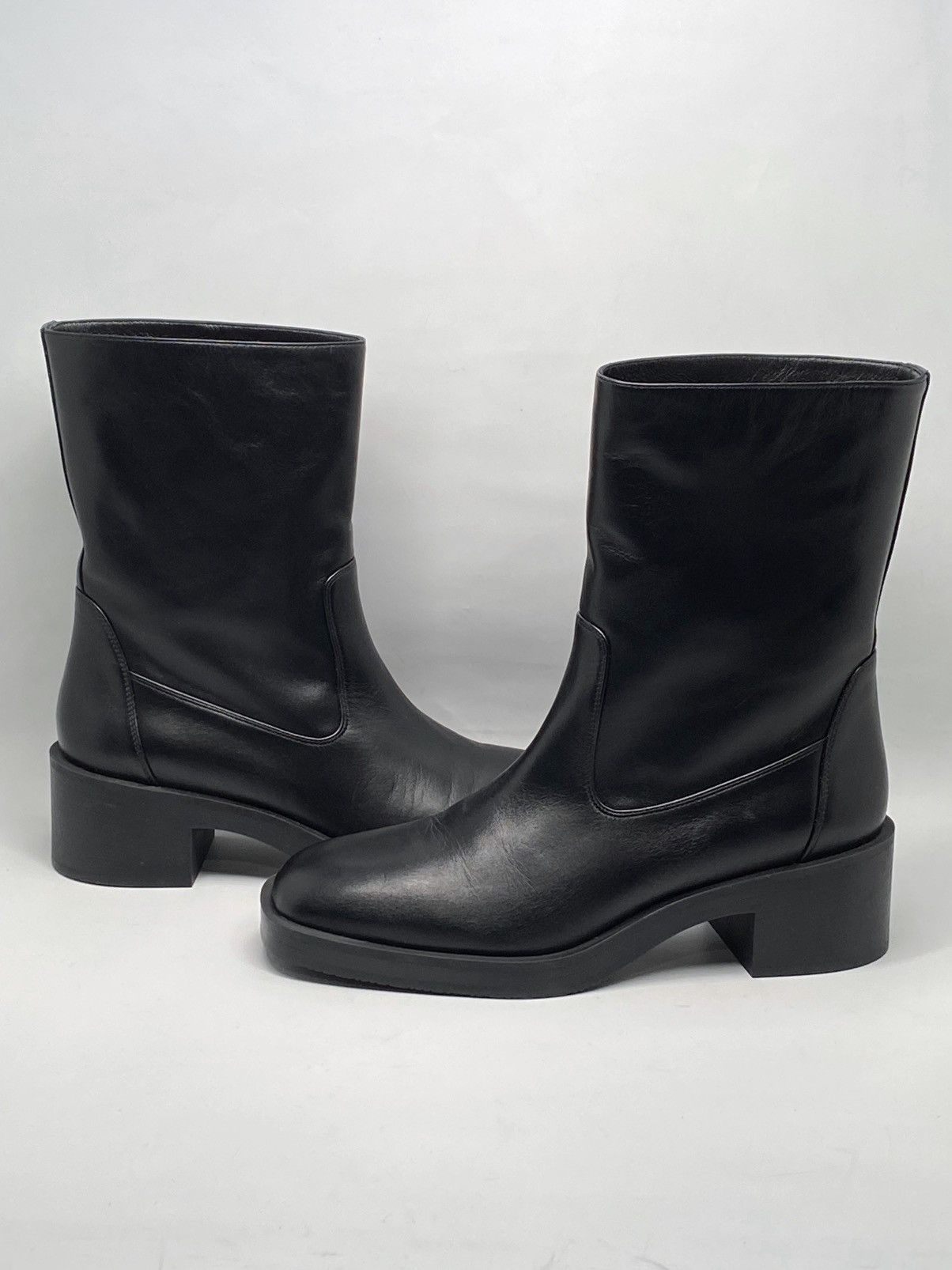 Stuart Weitzman Stuart Weitzman Calfskin Ankle Boots size 9 Size US 9 / IT 39 - 4 Thumbnail