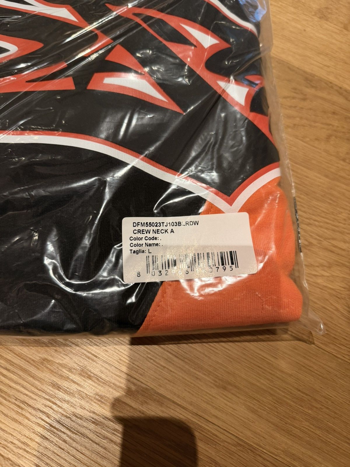 PDF PDF Channel Crew Neck A SS26 Size US L / EU 52-54 / 3 - 4 Thumbnail