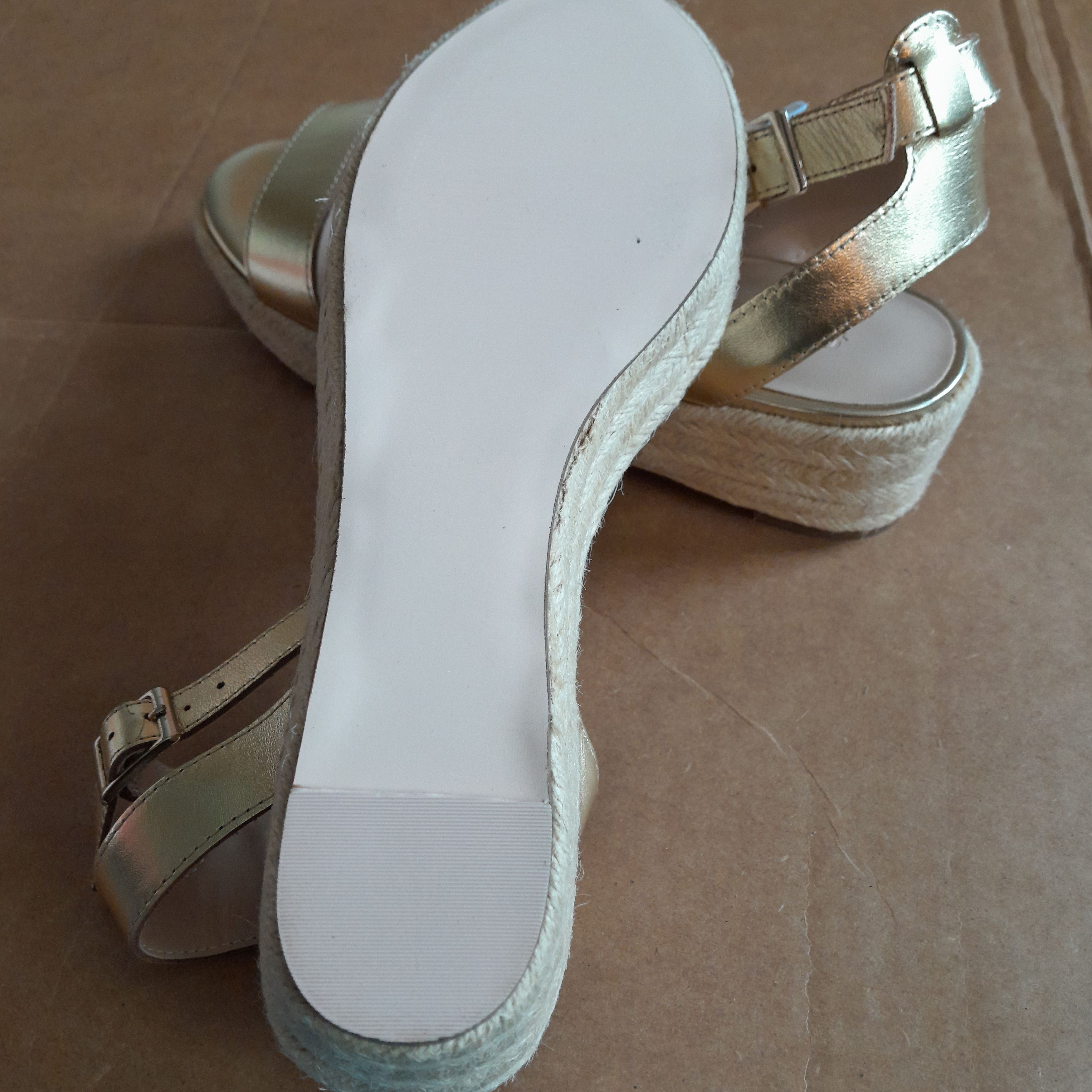 Other Find women’s sandals Color gold block heel Size US 8 / IT 38 - 5 Thumbnail