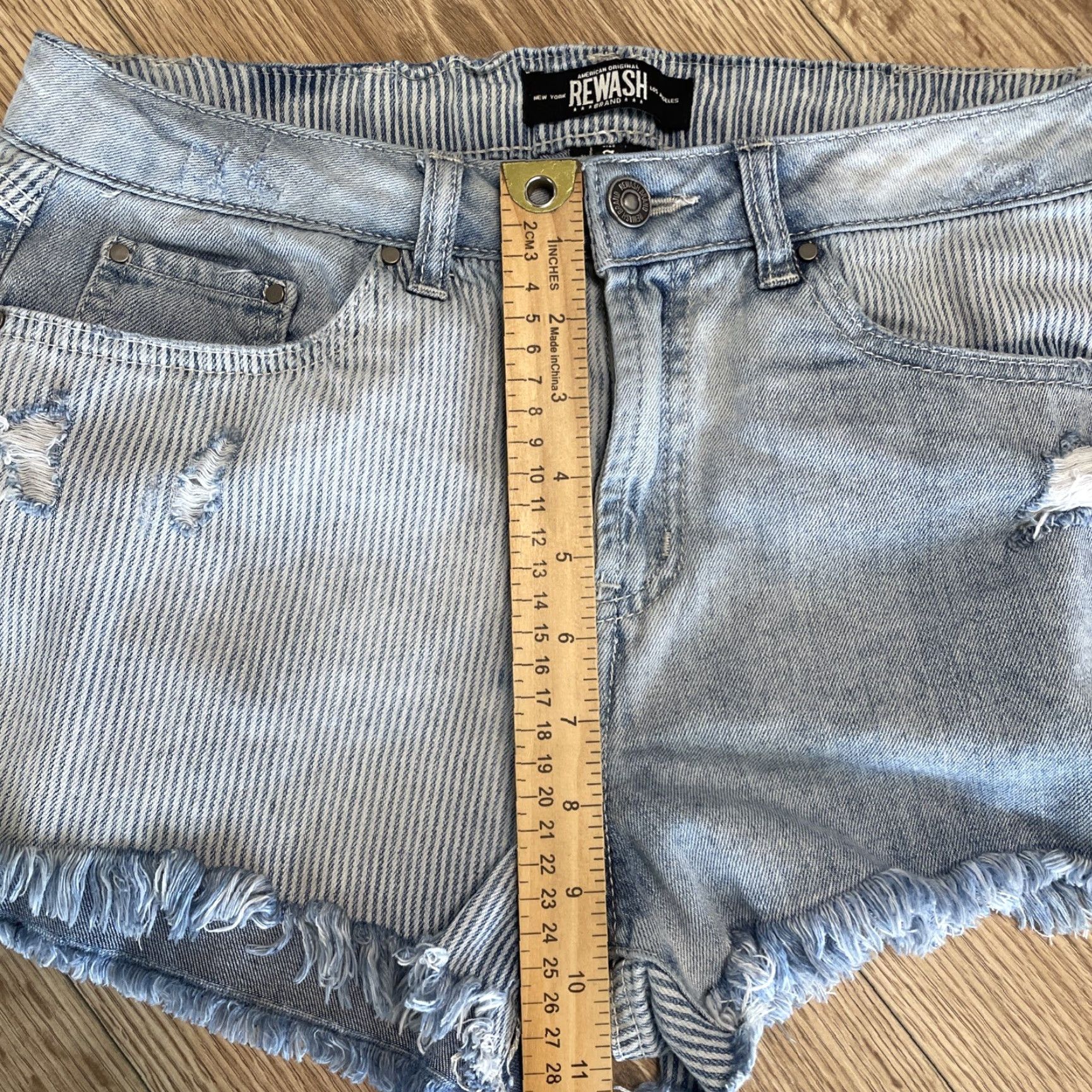 Vintage VINTAGE Rewash Distressed Cut-Off Jean Shorts Juniors Size 7 Blue Size 28" / US 6 / IT 42 - 5 Thumbnail