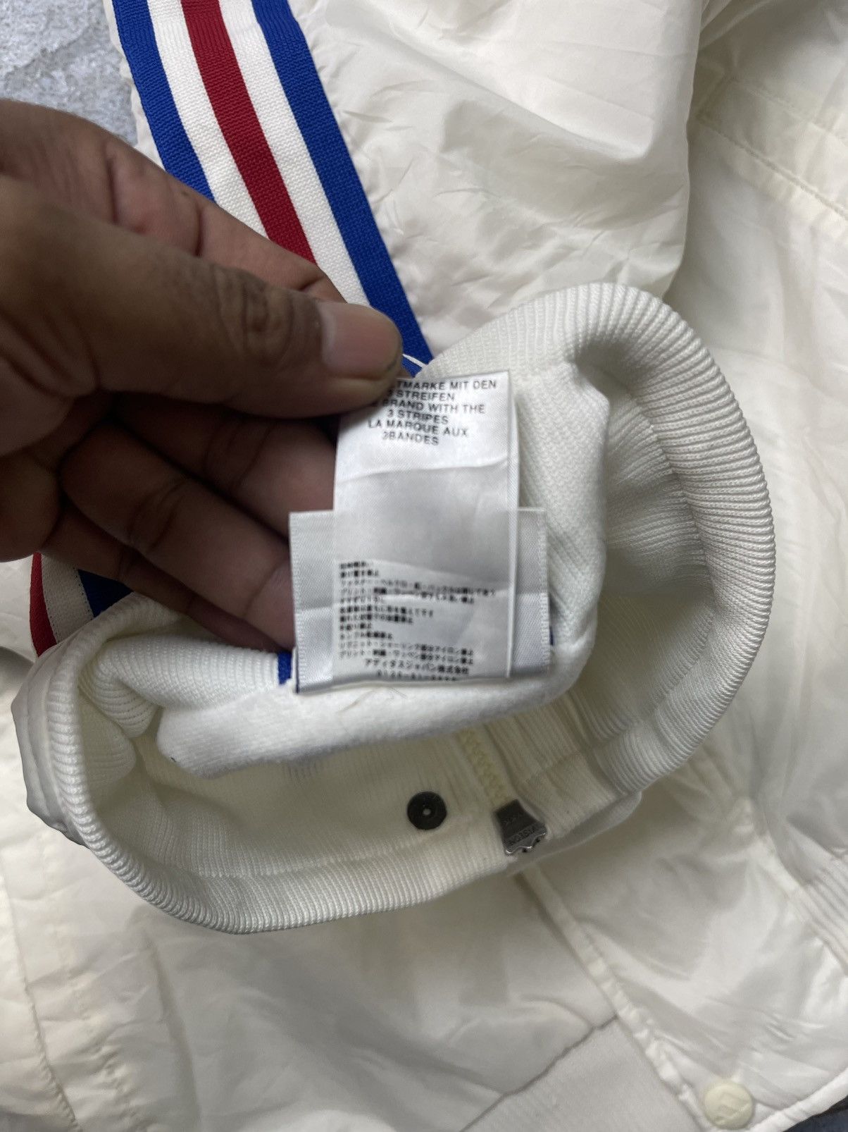 Adidas Vintage Adidas Bomber Jacket Streetwear Size US L / EU 52-54 / 3 - 13 Thumbnail