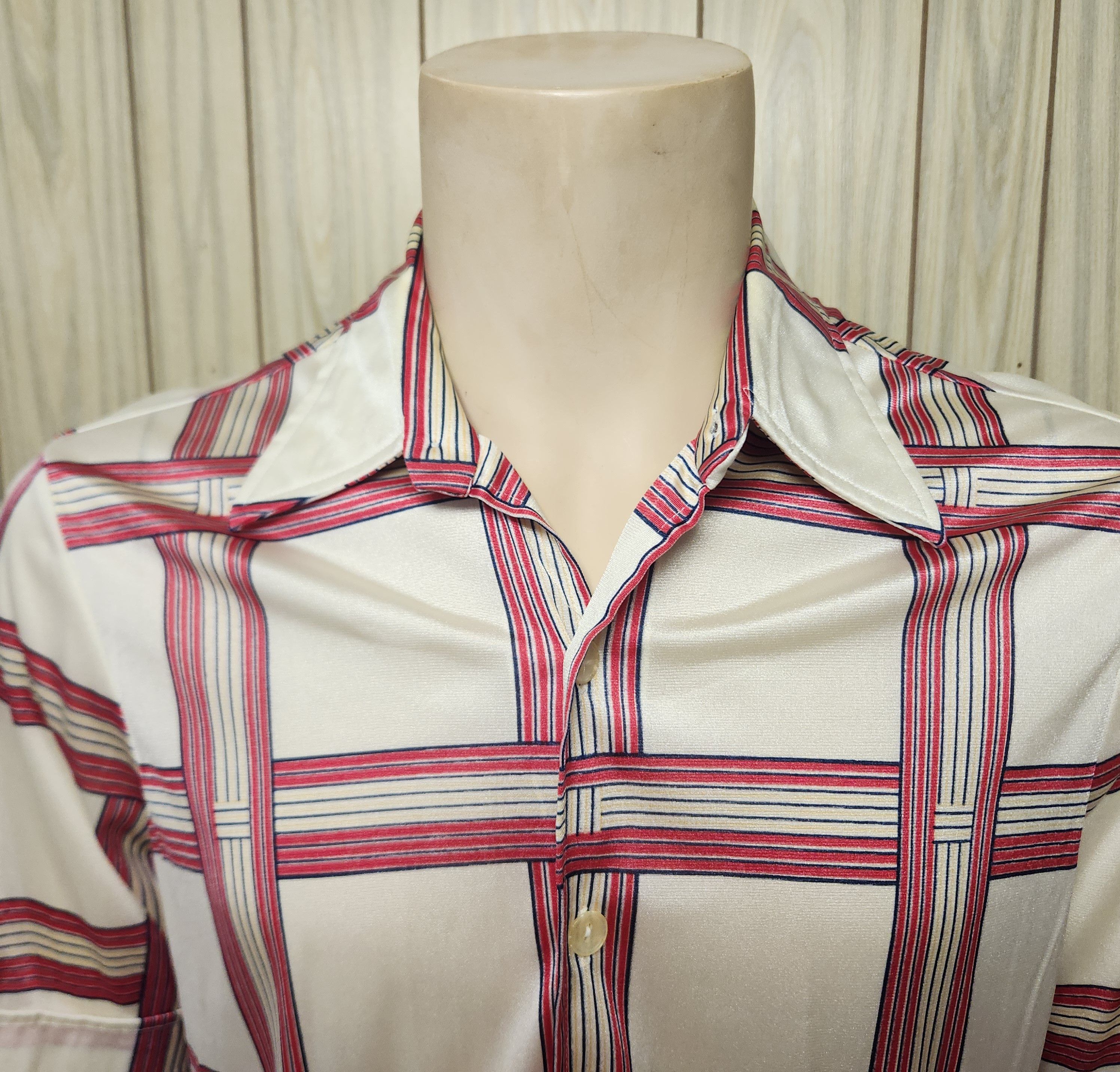 Vintage 1970s men's shirt L short sleeve geometric nylon disco Damon Size US L / EU 52-54 / 3 - 3 Thumbnail