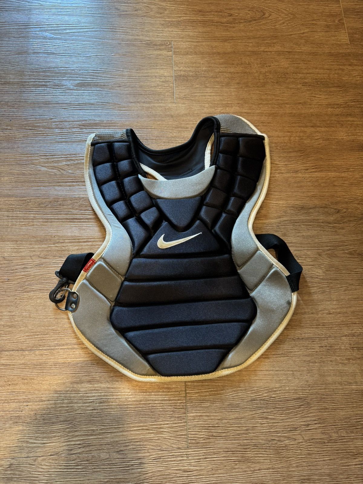Nike Rare Nike Catcher’s Equipment Chest adult Dri-Fit Baseball Size US XL / EU 56 / 4 - 1 Thumbnail