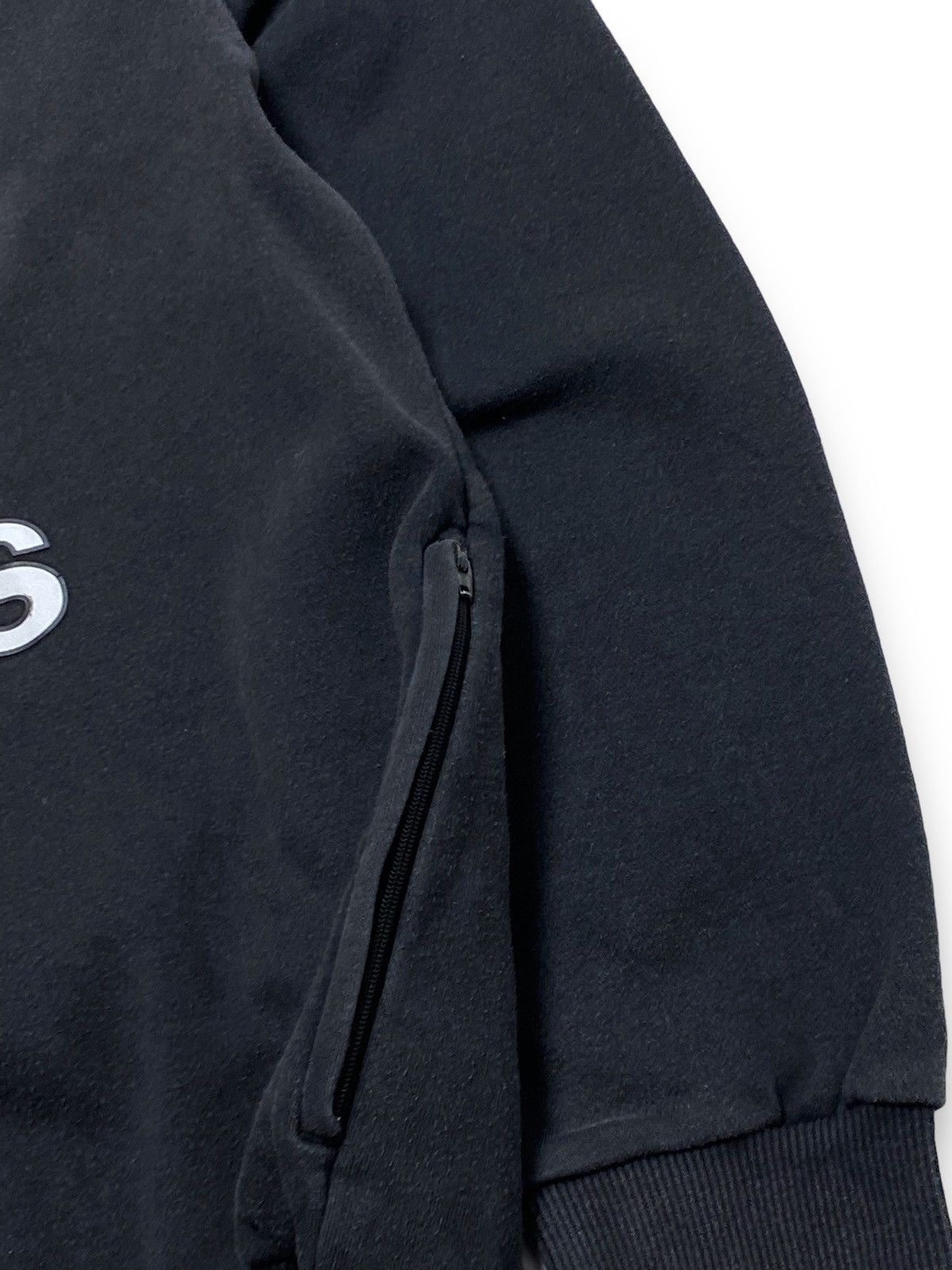 Adidas Vintage ADIDAS ORIGINALS Black Faded Sweatshirt Big Logo Size US M / EU 48-50 / 2 - 3 Thumbnail