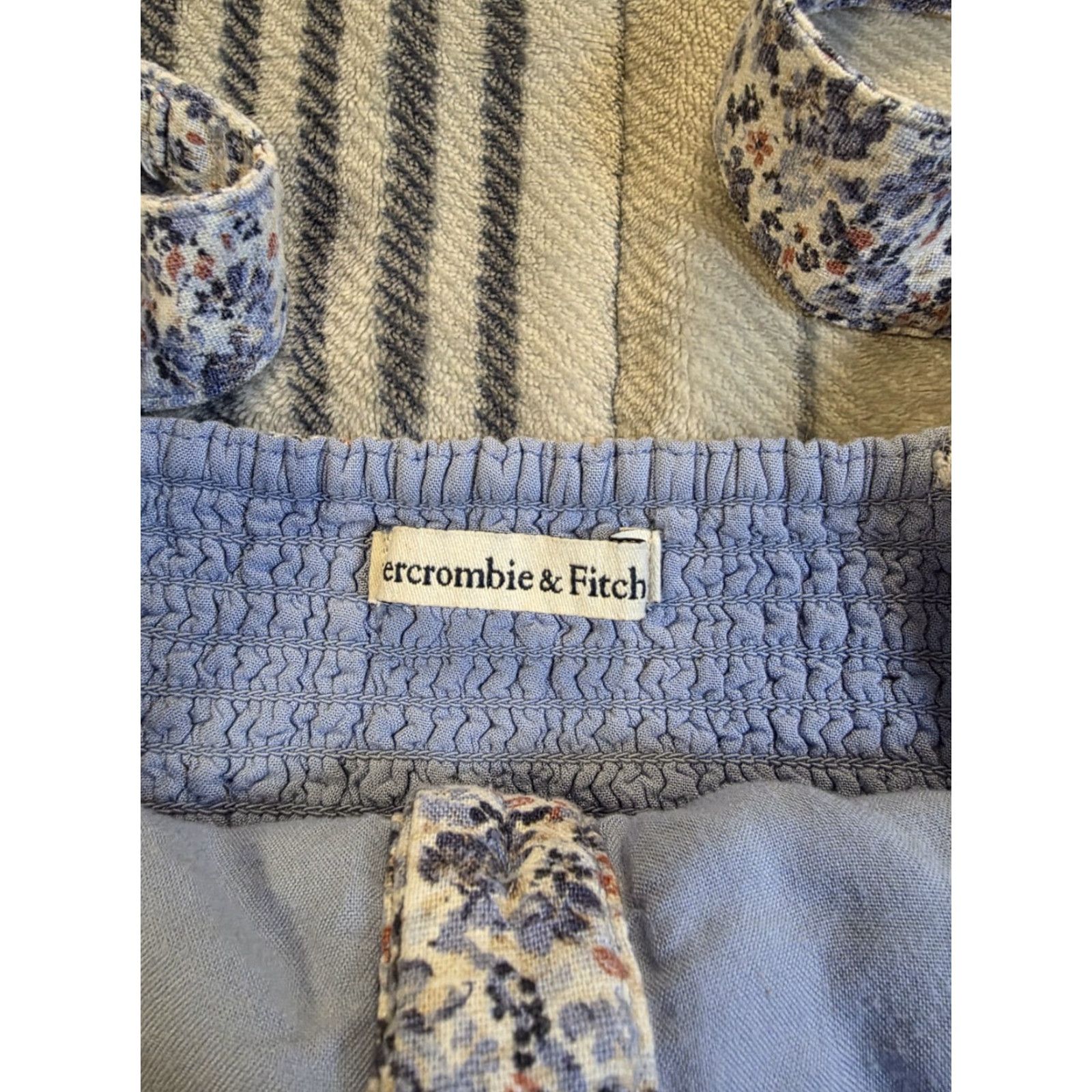 Abercrombie & Fitch Abercrombie & Fitch Linen Blend Crop Cami Tank Top Blue Flowers Stretch Small Women Tank Sleeveless V-Neck Spaghetti Pullover Slim Size S / US 4 / IT 40 - 7 Thumbnail