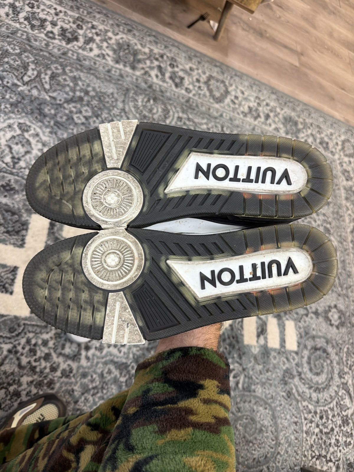 Louis Vuitton Louis Vuitton Trainer white black multicolor lace Size US 12 / EU 45 - 4 Thumbnail
